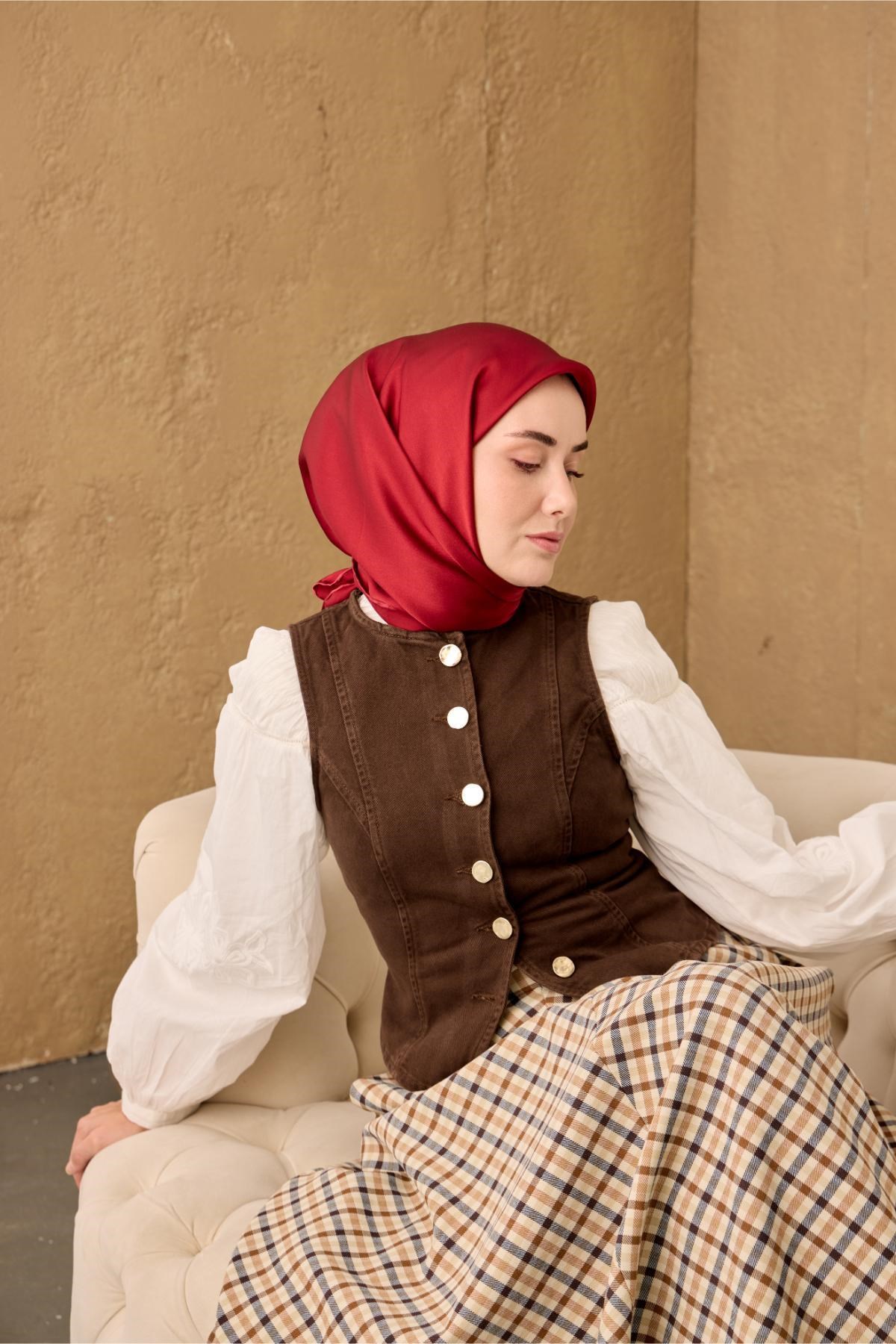 Sura İpek Eşarp Kırmızı Düz Dokulu Kaymaz Yüzeyli 90x90