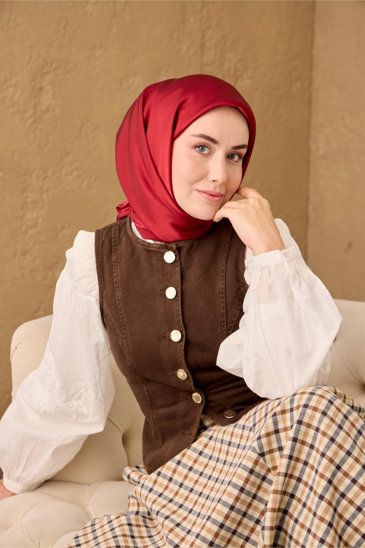 Sura İpek Eşarp Kırmızı Düz Dokulu Kaymaz Yüzeyli 90x90