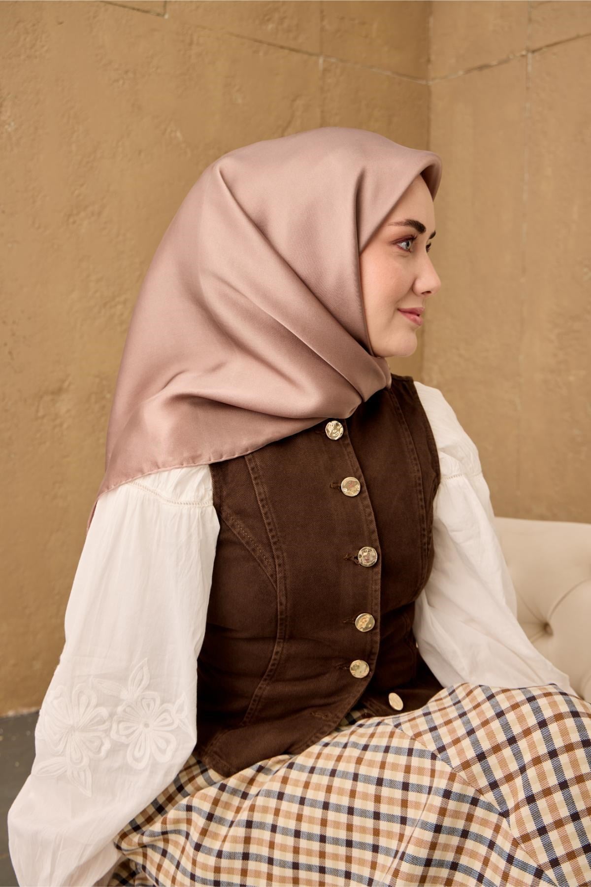 Sura İpek Eşarp Sütlü Kahve Düz Dokulu Kaymaz Yüzeyli 90x90