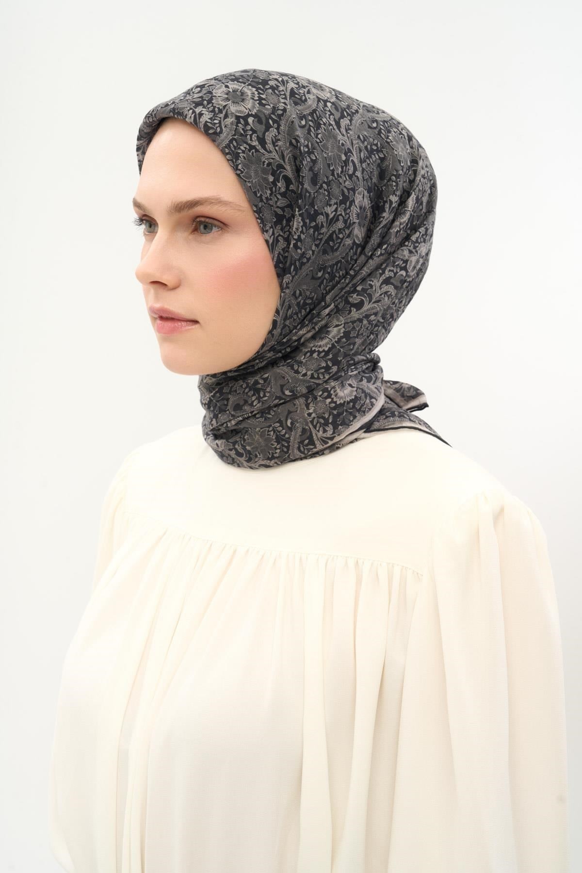 Tencel Monare Eşarp Papatya Desen Soluk Siyah 90X90