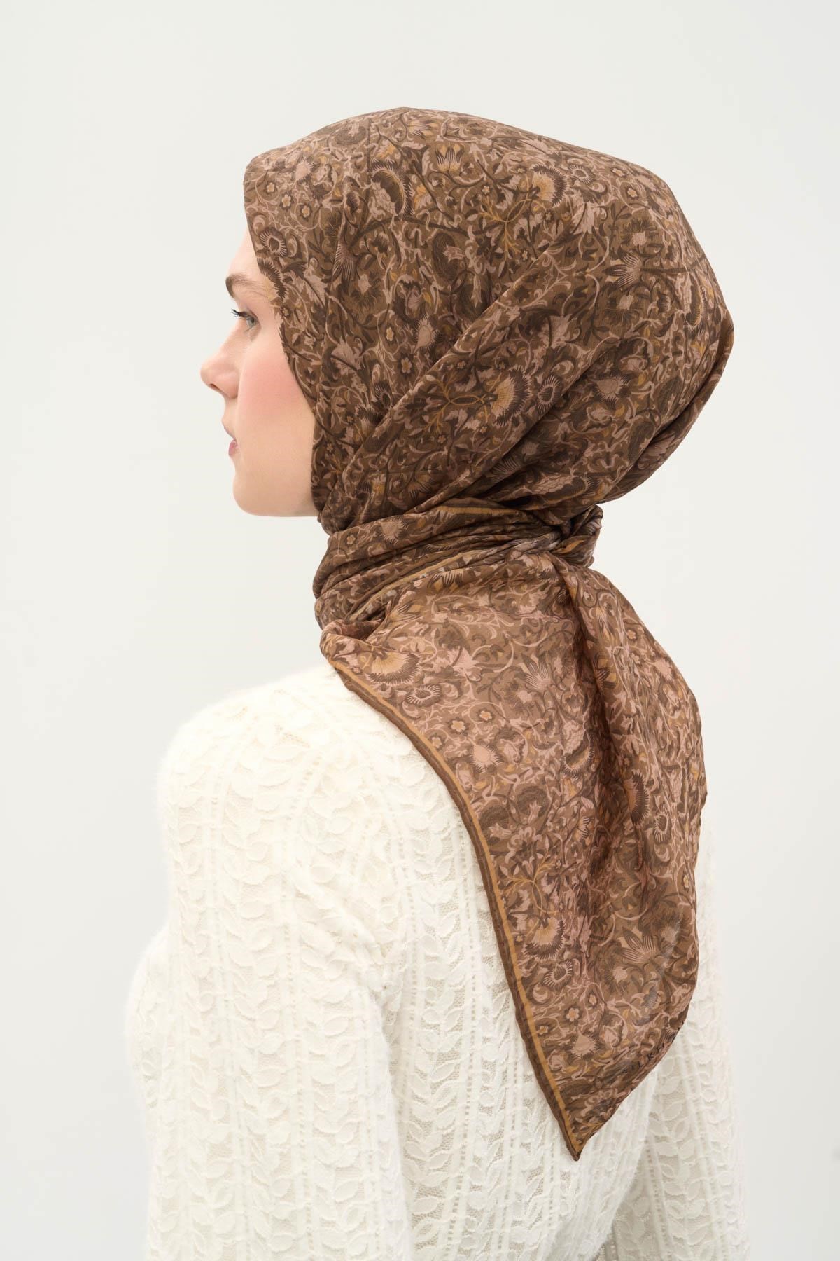 Tencel Monare Eşarp Saray Baharı Desen Sütlü Kahve 90X90