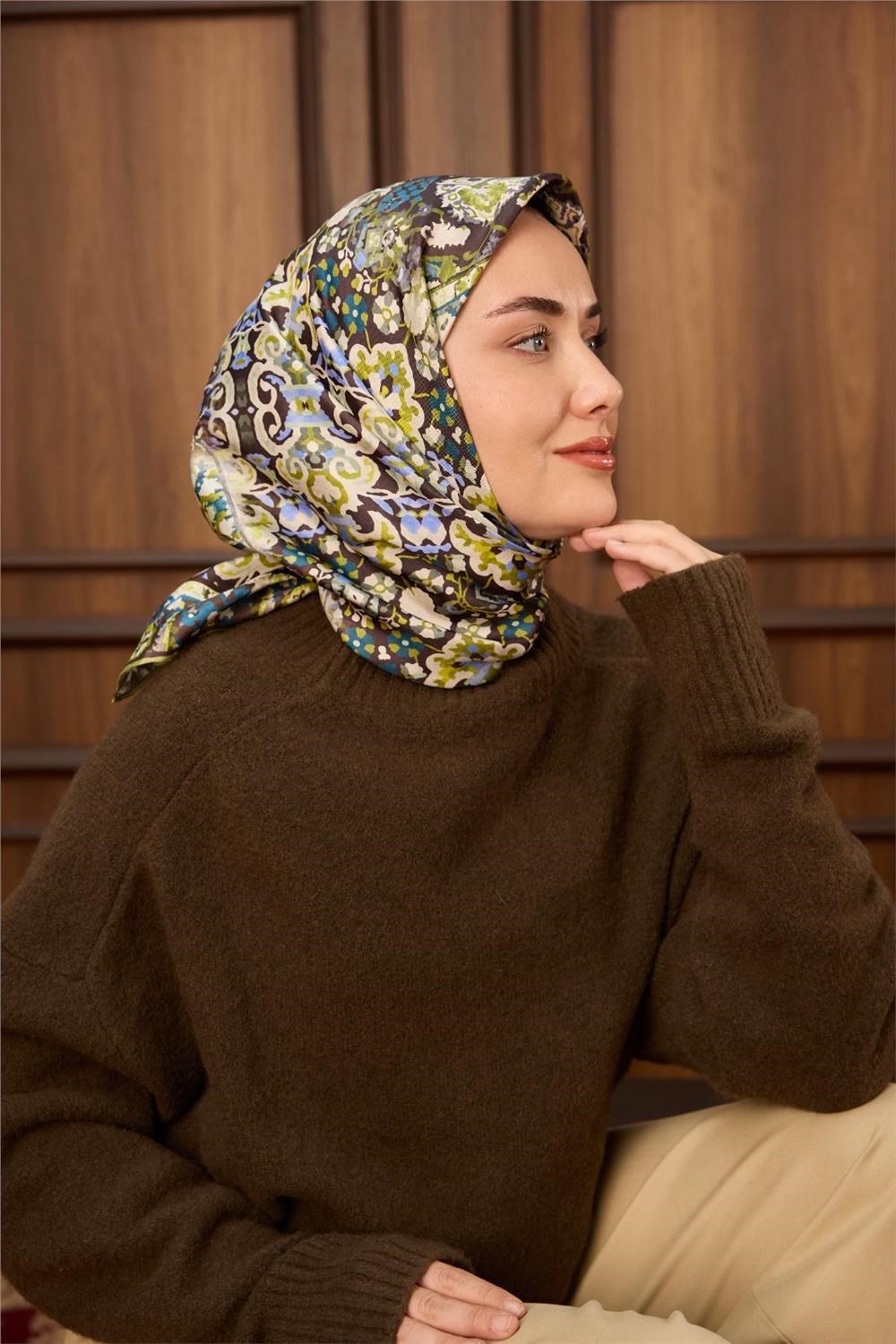 Twill İpek Eşarp Acı Kahve-Fıstık Yeşili Desenli Tok Duruşlu 90x90