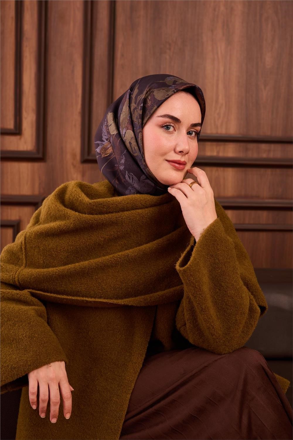 Twill İpek Eşarp Açı Kahve-Kına Yeşili Çiçek Desenli Tok Duruşlu 90x90