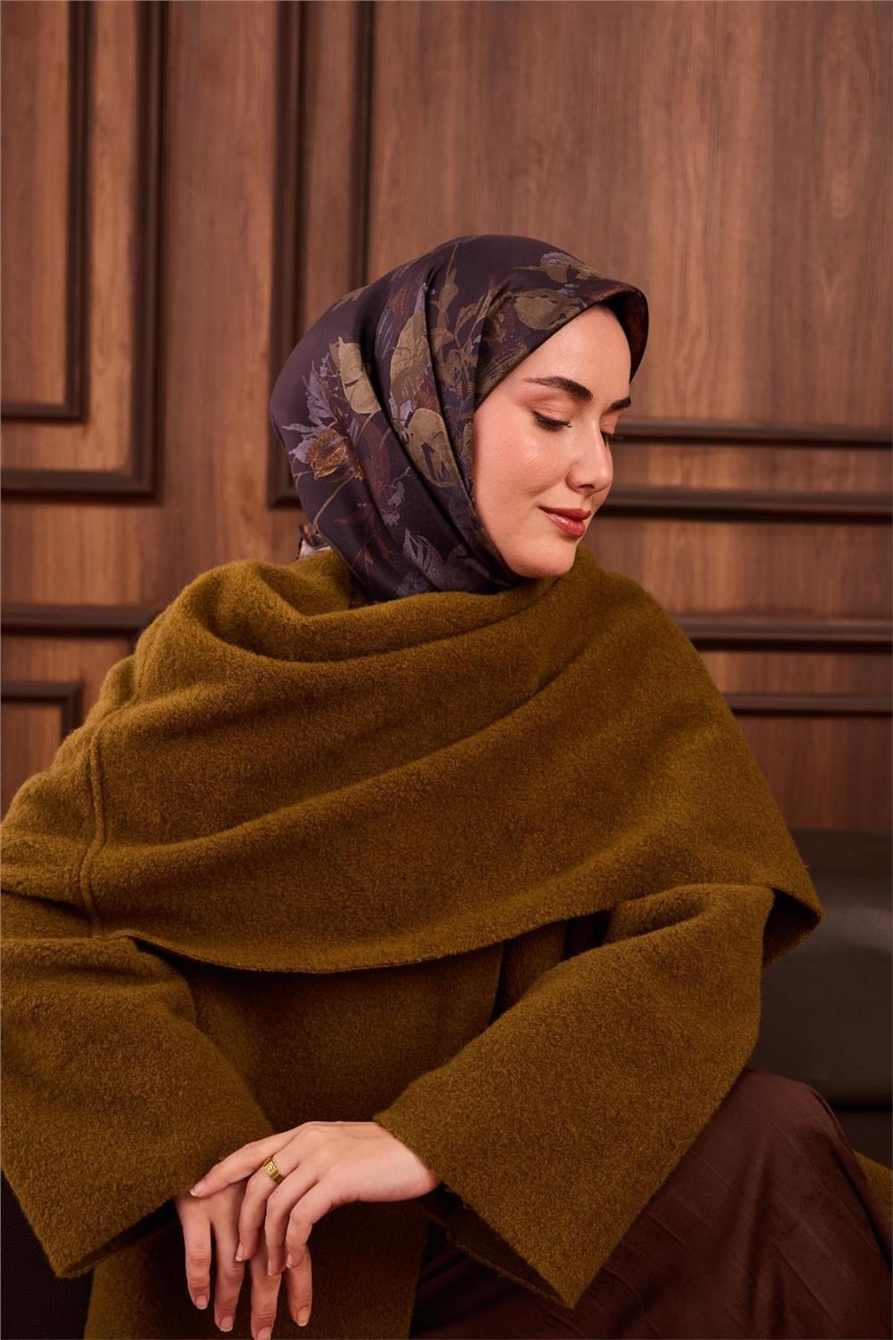 Twill İpek Eşarp Açı Kahve-Kına Yeşili Çiçek Desenli Tok Duruşlu 90x90