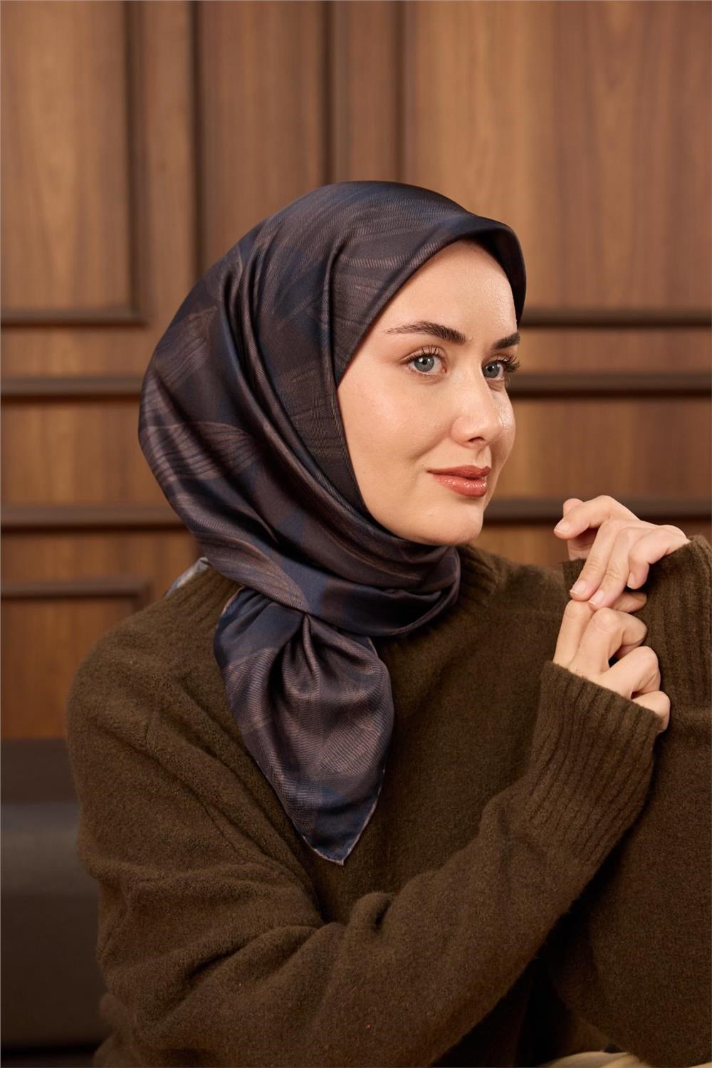 Twill İpek Eşarp Acı Kahve-Lacivert Desenli Tok Duruşlu 90x90