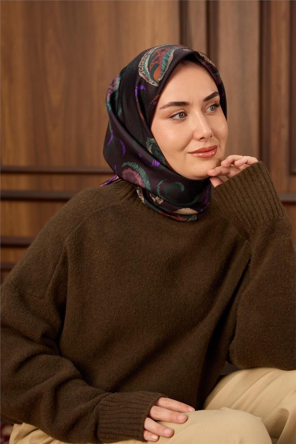 Twill İpek Eşarp Acı Kahve-Patina Desenli Tok Duruşlu 90x90