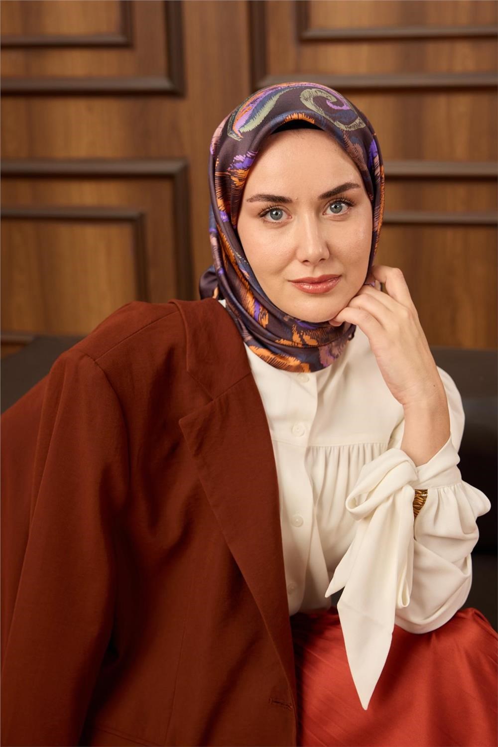 Twill İpek Eşarp Acı Kahve-Turuncu Desenli Tok Duruşlu 90x90