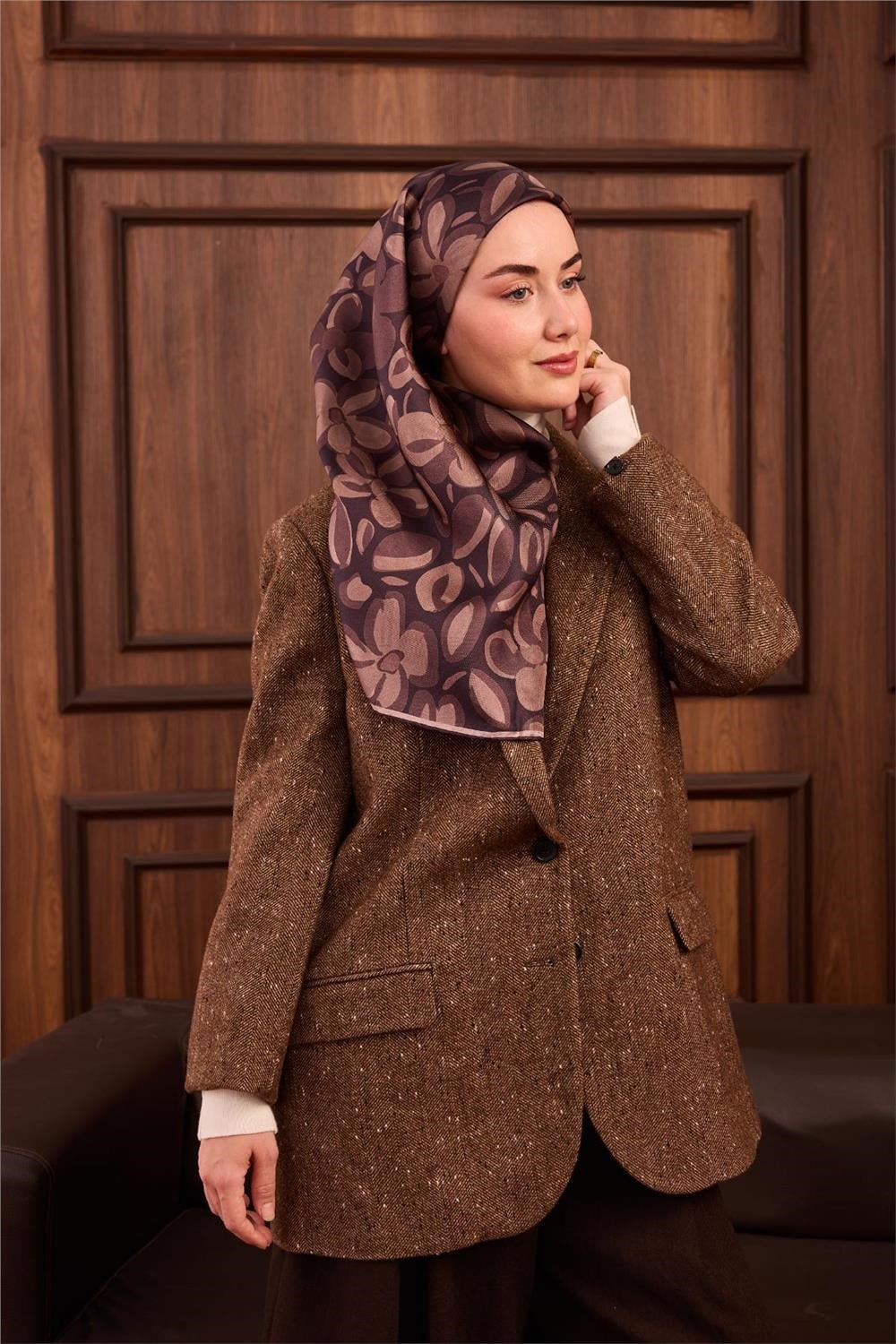 Twill İpek Eşarp Acı Kahve Vizon Kahverengi Papatya Desenli Tok Duruşlu 90x90