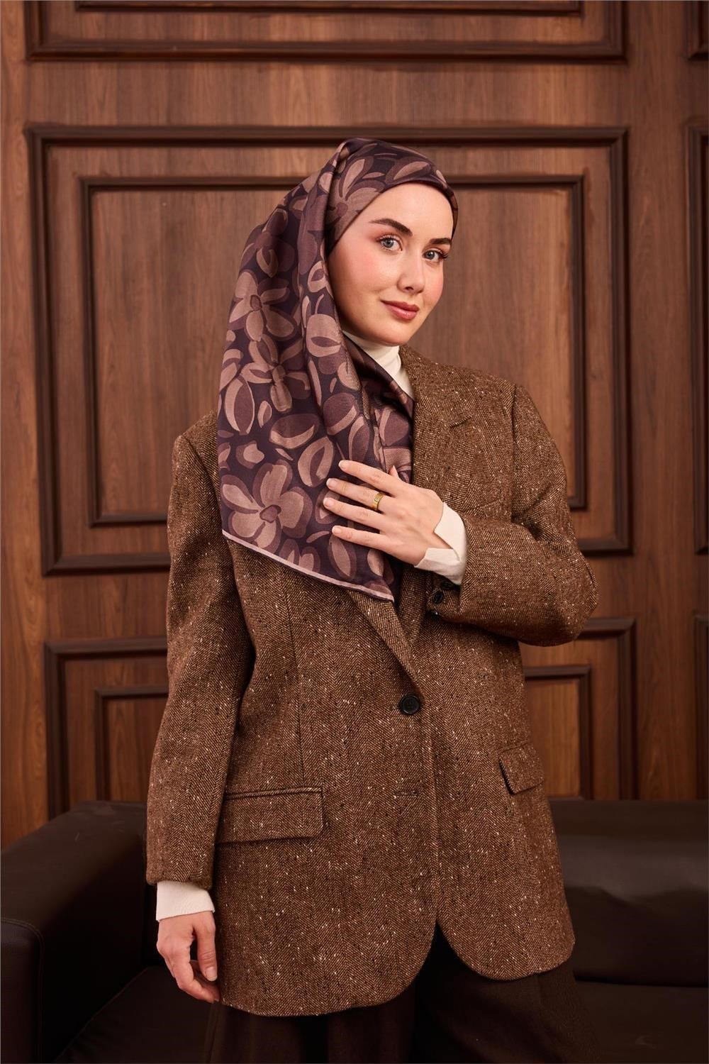 Twill İpek Eşarp Acı Kahve Vizon Kahverengi Papatya Desenli Tok Duruşlu 90x90