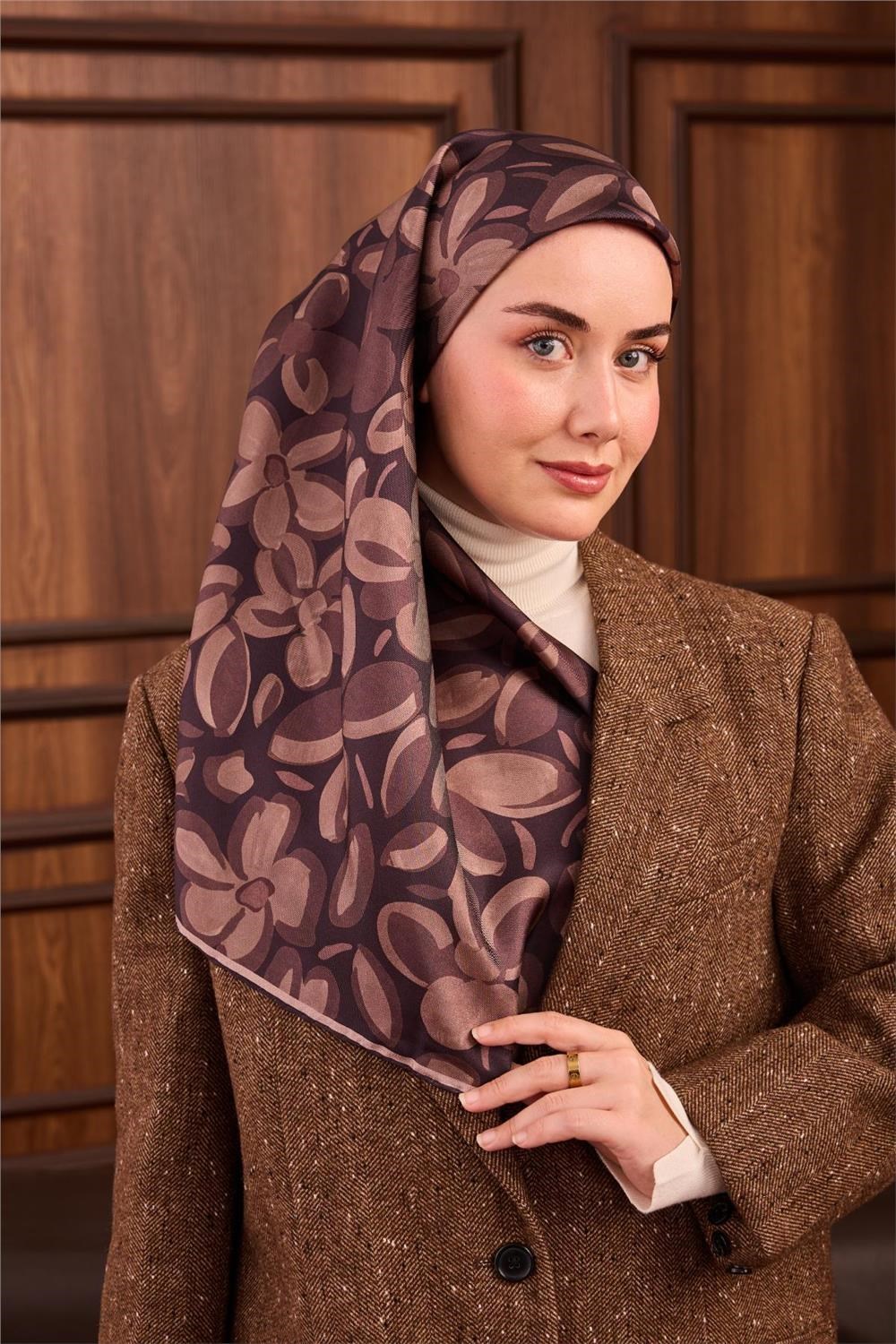Twill İpek Eşarp Acı Kahve Vizon Kahverengi Papatya Desenli Tok Duruşlu 90x90