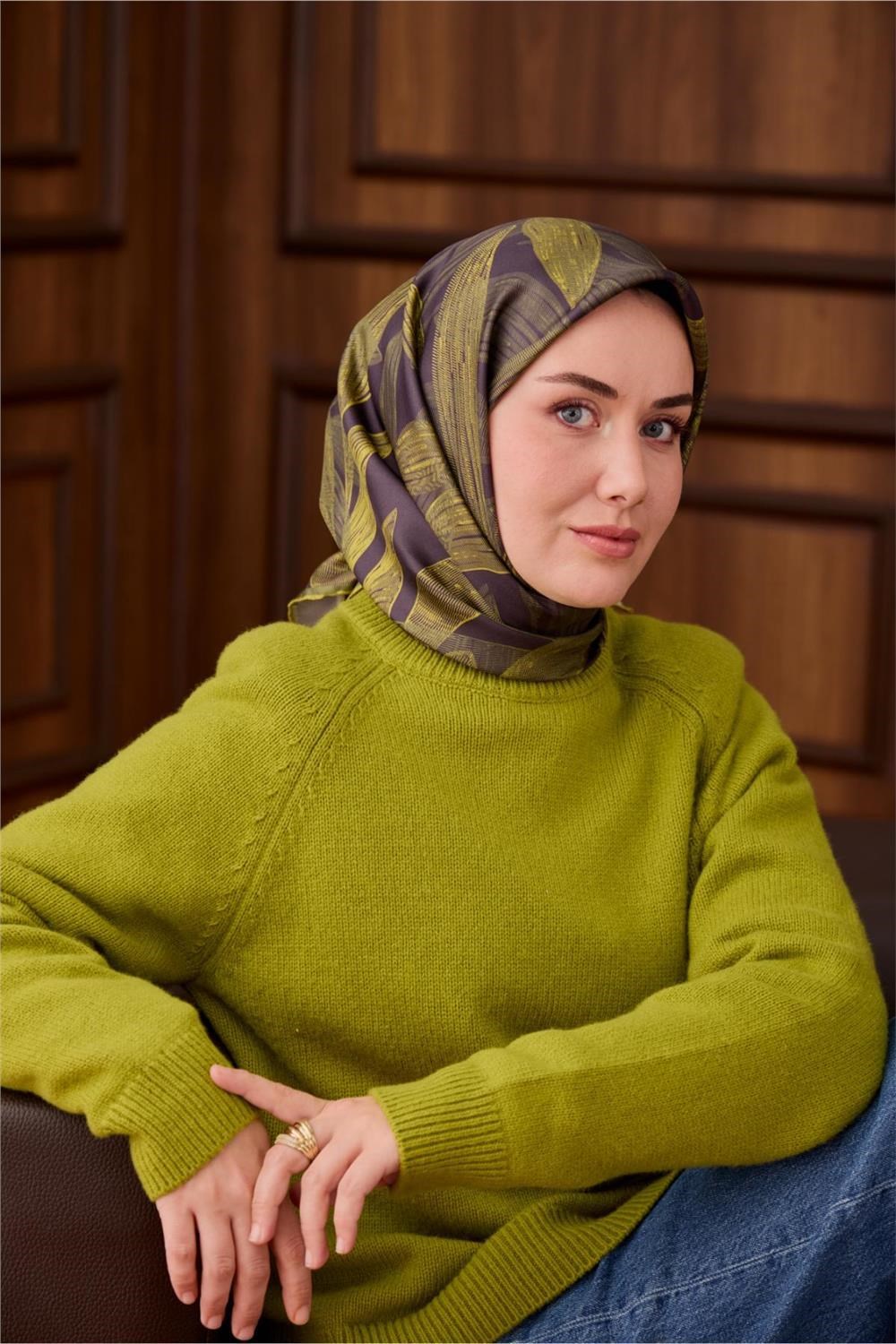 Twill İpek Eşarp Antrasit-Asit Yeşili Desenli Tok Duruşlu 90x90
