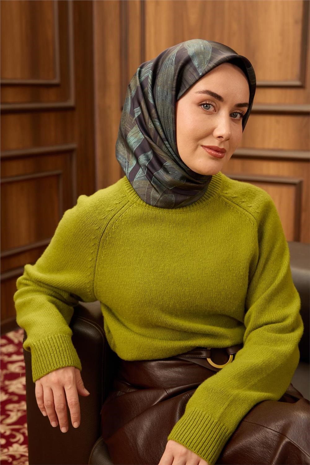 Twill İpek Eşarp Antrasit-Çağla Yeşili Desenli Tok Duruşlu 90x90