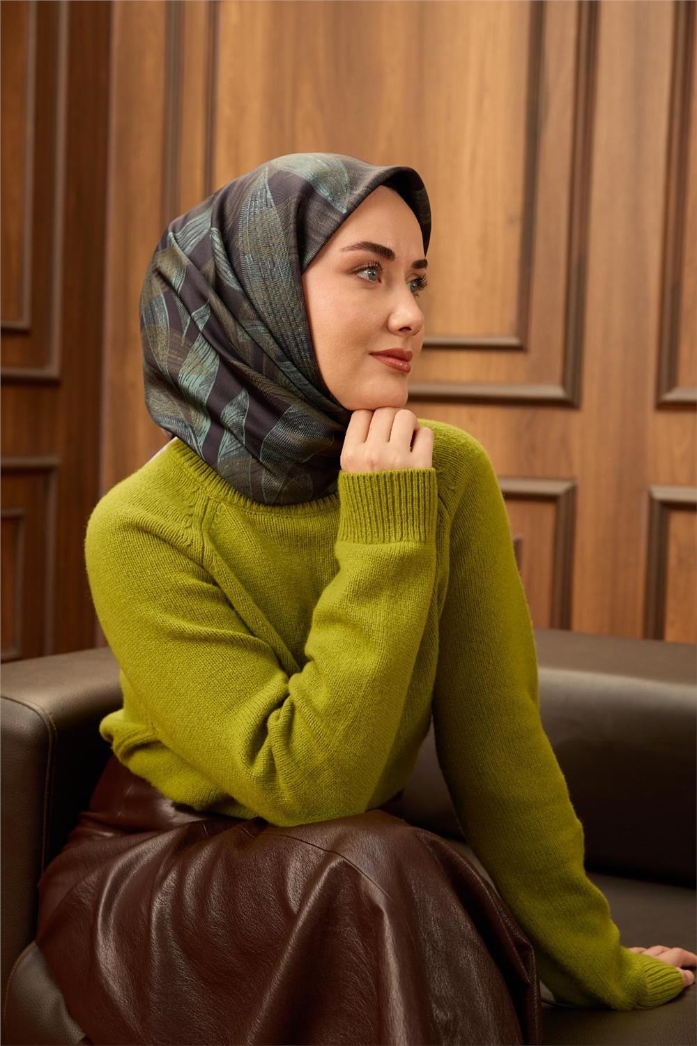 Twill İpek Eşarp Antrasit-Çağla Yeşili Desenli Tok Duruşlu 90x90
