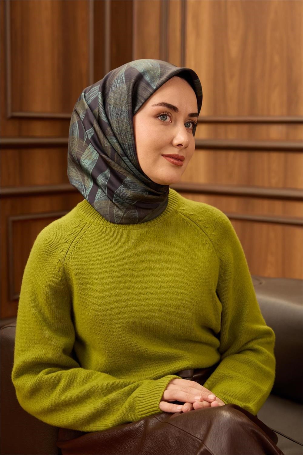 Twill İpek Eşarp Antrasit-Çağla Yeşili Desenli Tok Duruşlu 90x90