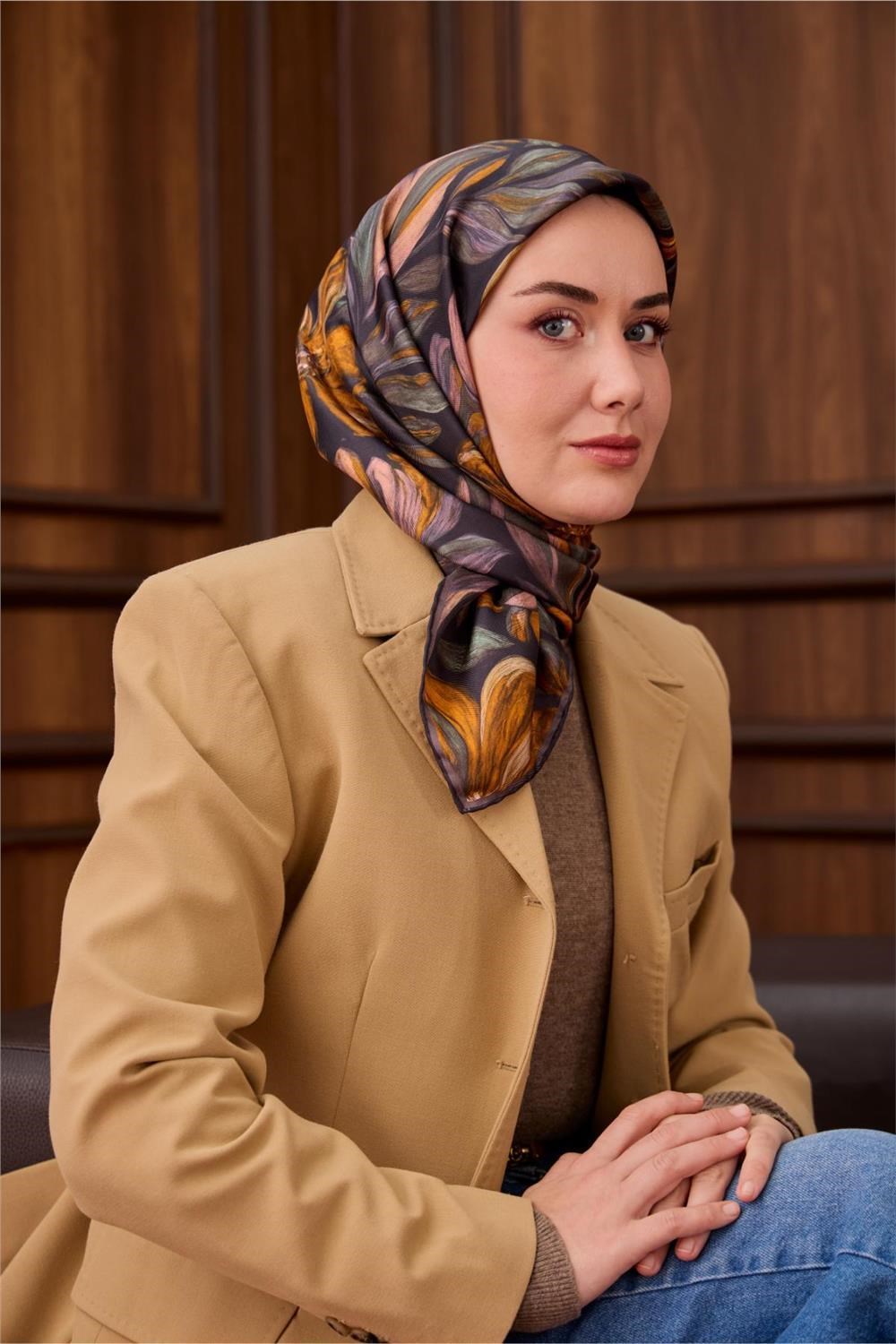Twill İpek Eşarp Antrasit-Hardal Desenli Tok Duruşlu 90x90
