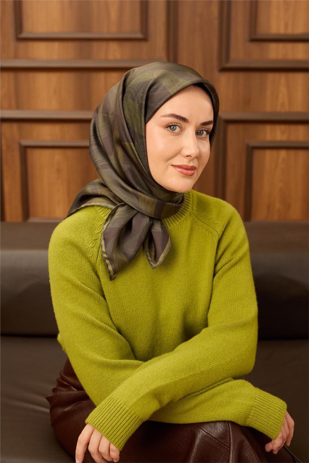 Twill İpek Eşarp Antrasit-Koyu Yeşil Desenli Tok Duruşlu 90x90