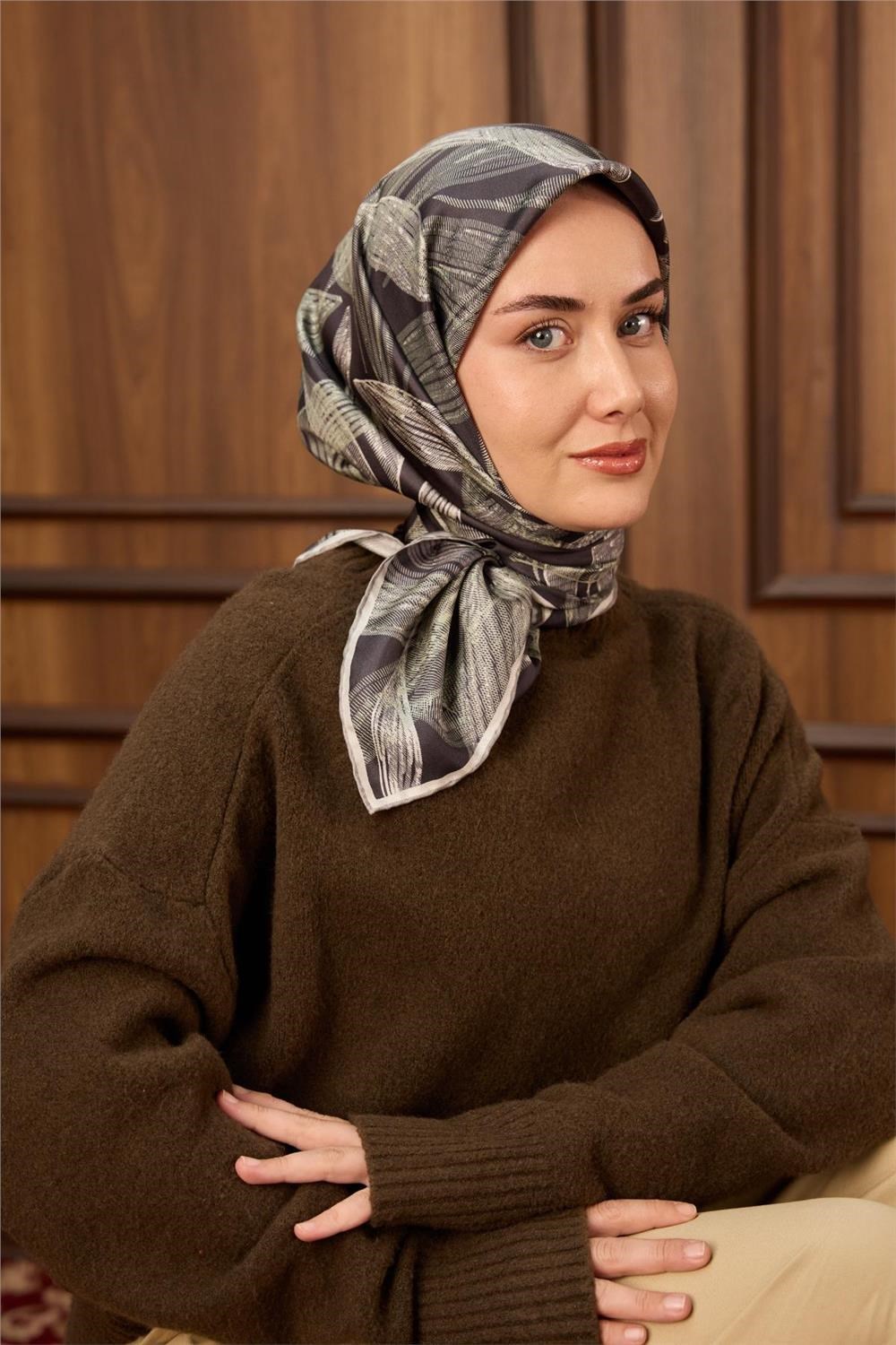 Twill İpek Eşarp Antrasit-Su Yeşili Desenli Tok Duruşlu 90x90