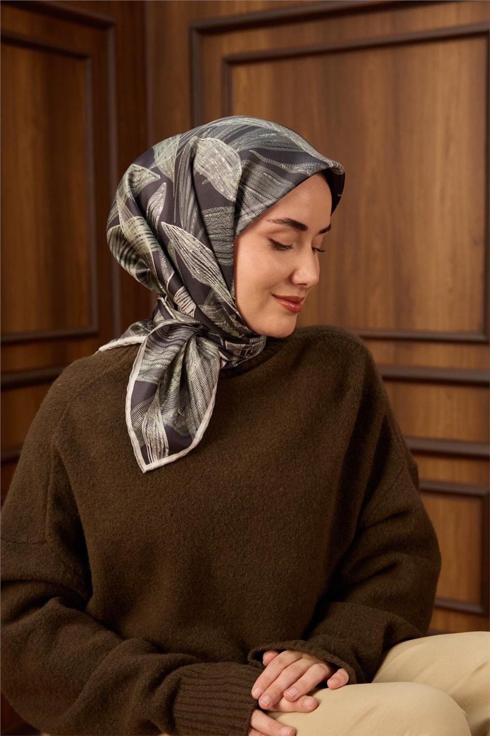 Twill İpek Eşarp Antrasit-Su Yeşili Desenli Tok Duruşlu 90x90