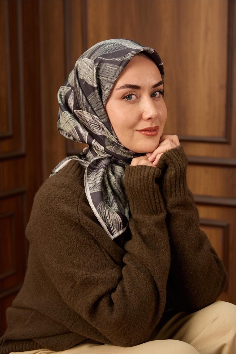 Twill İpek Eşarp Antrasit-Su Yeşili Desenli Tok Duruşlu 90x90