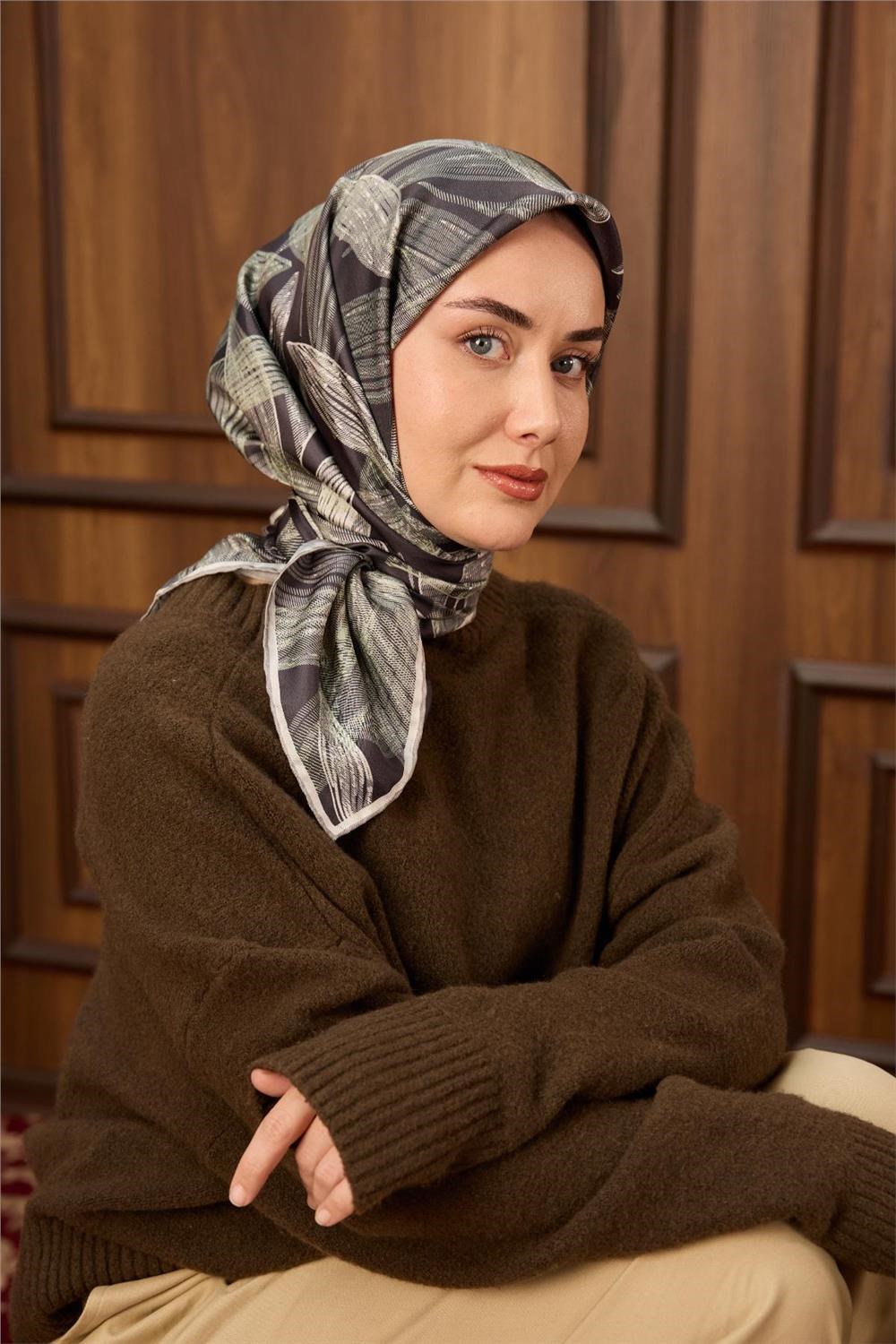 Twill İpek Eşarp Antrasit-Su Yeşili Desenli Tok Duruşlu 90x90
