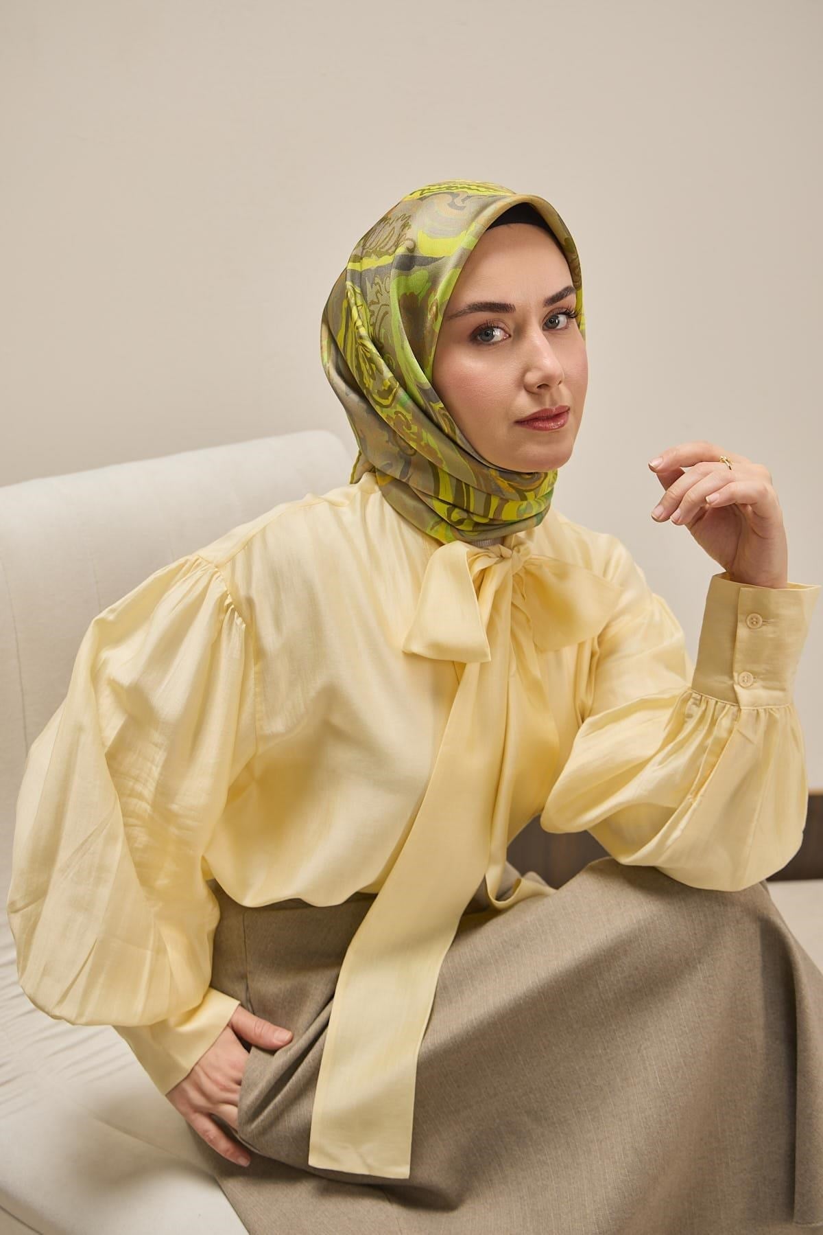 Twill İpek Eşarp Art Desen Çimen Yeşili 90x90