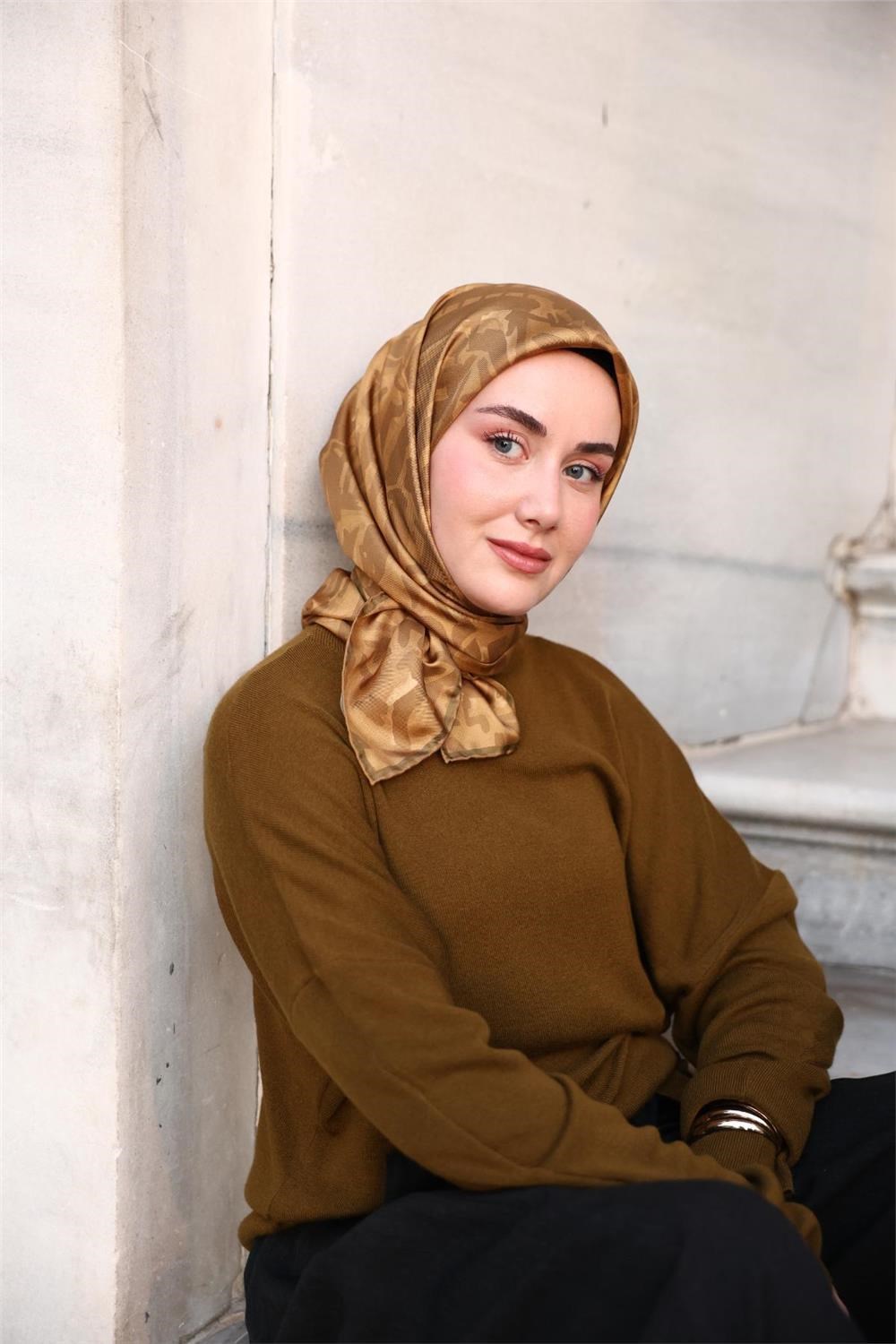 Twill İpek Eşarp Asit–Yağ Yeşili–Haki Desenli Tok Duruşlu 90x90