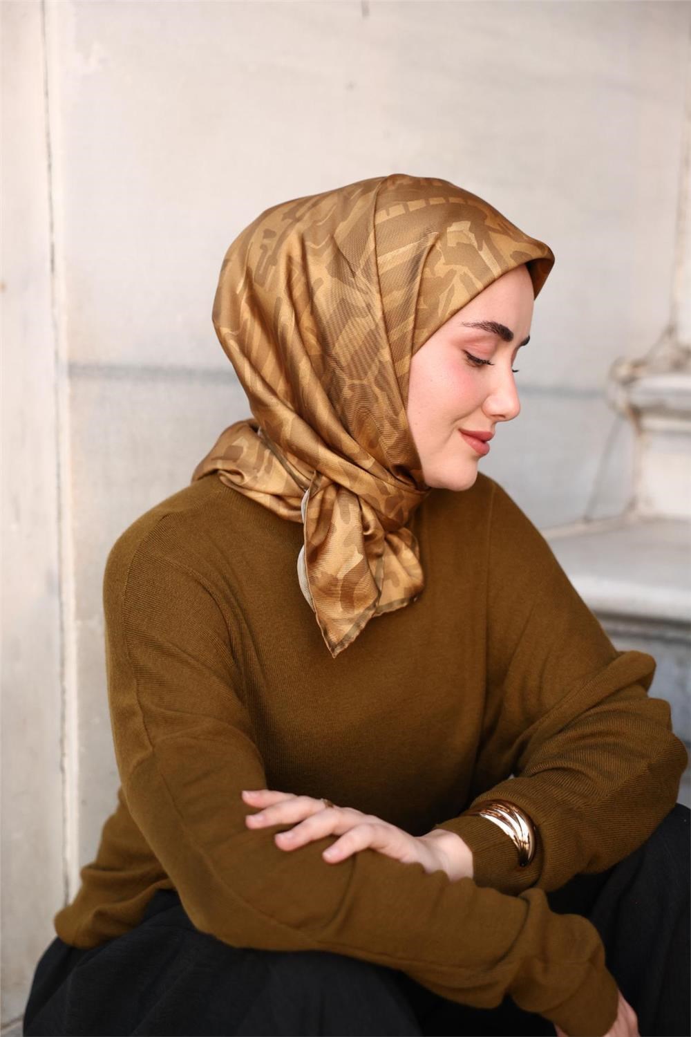 Twill İpek Eşarp Asit–Yağ Yeşili–Haki Desenli Tok Duruşlu 90x90