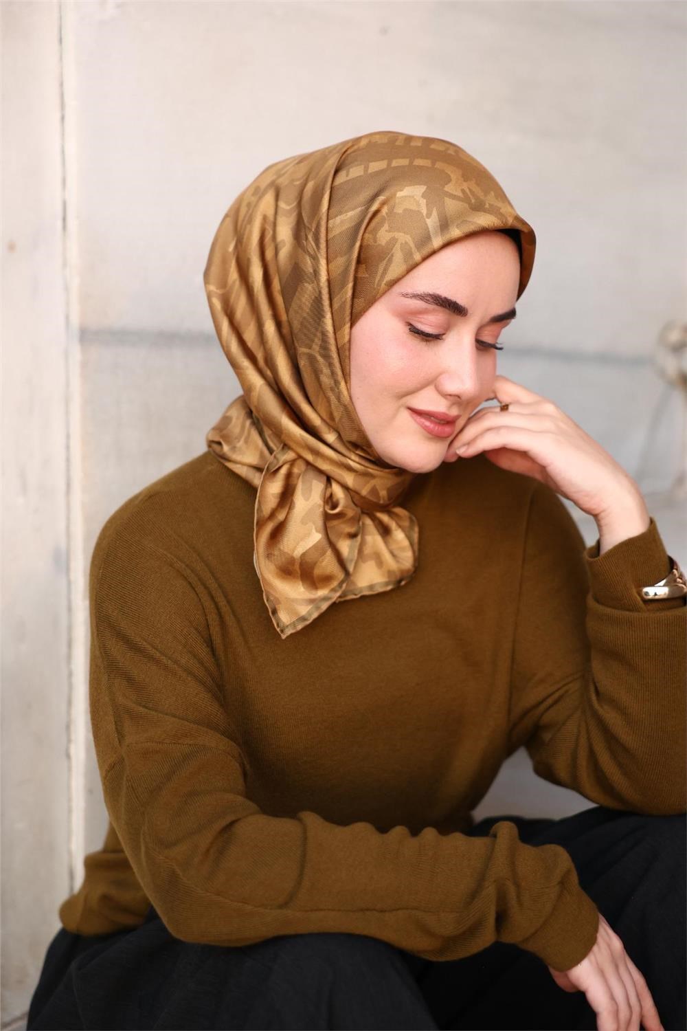 Twill İpek Eşarp Asit–Yağ Yeşili–Haki Desenli Tok Duruşlu 90x90