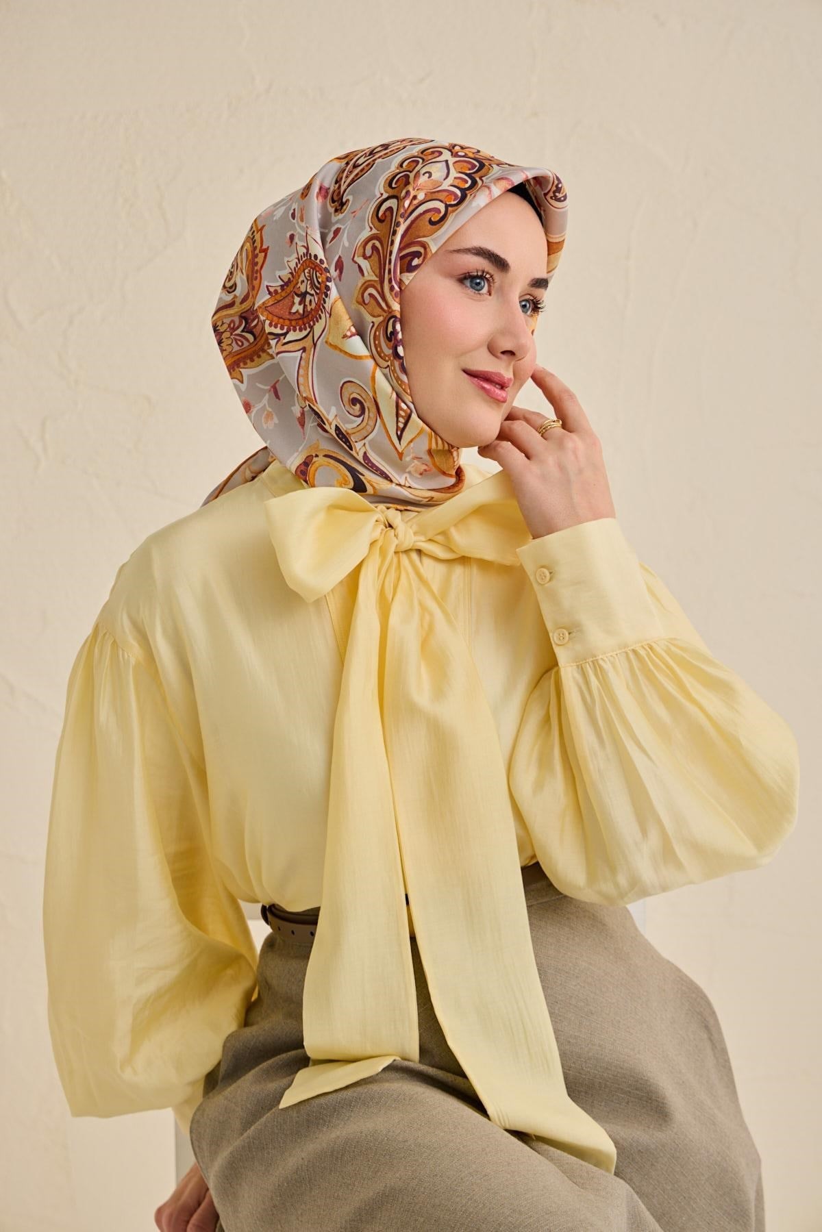 Twill İpek Eşarp Badem Motif Desen Gri 90x90