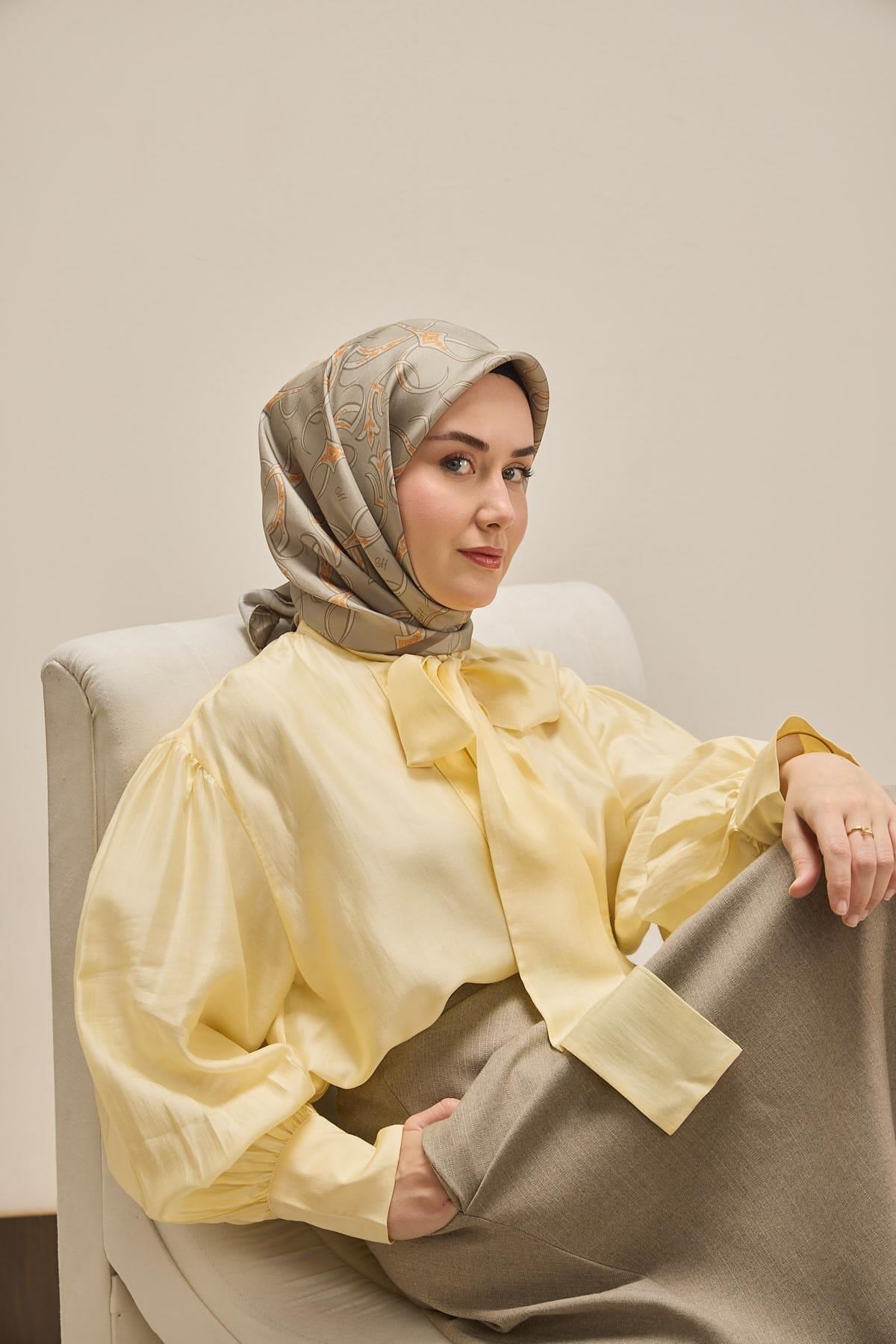 Twill İpek Eşarp Barok Koyu Gri 90x90