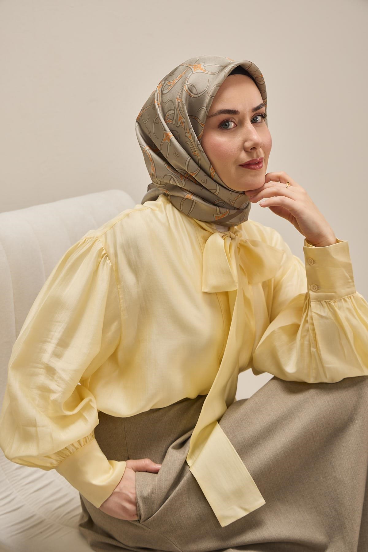 Twill İpek Eşarp Barok Koyu Gri 90x90