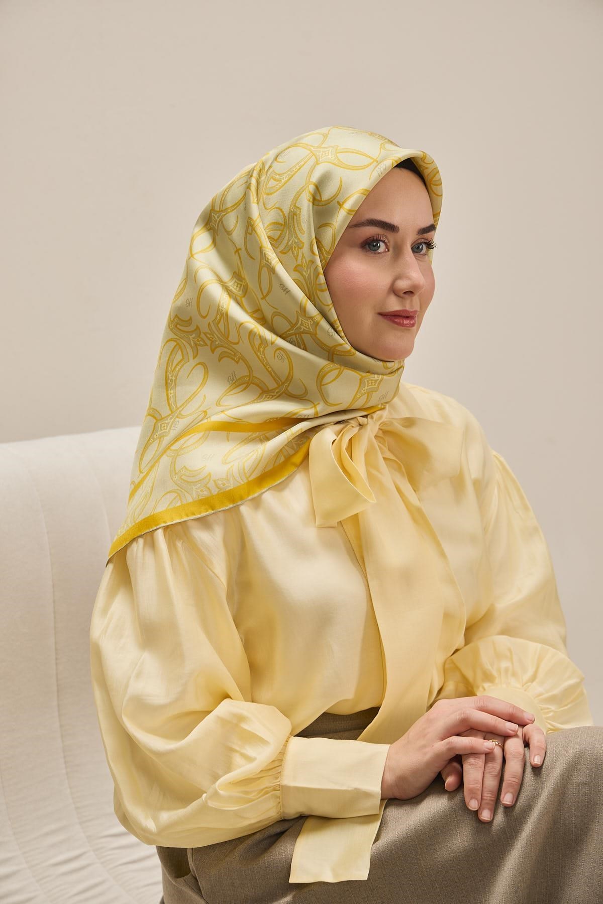 Twill İpek Eşarp Barok Uçuk Sarı 90x90