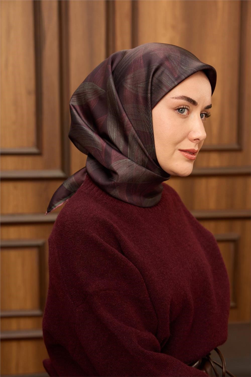 Twill İpek Eşarp Bordo-Vişne Yeşil Geçişli Kaymaz Tok Duruşlu 90x90