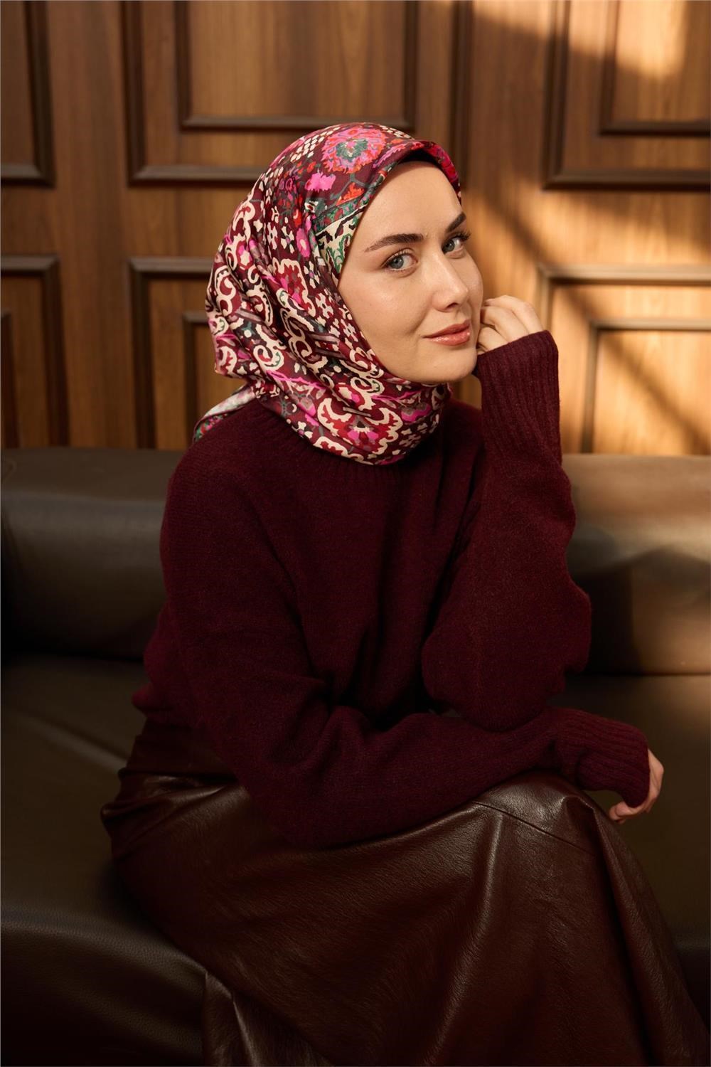 Twill İpek Eşarp Bordo–Pembe Desenli Tok Duruşlu Kaymaz 90x90