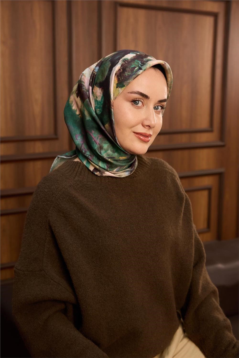 Twill İpek Eşarp Çağla-Koyu Yeşil Desenli Tok Duruşlu 90x90
