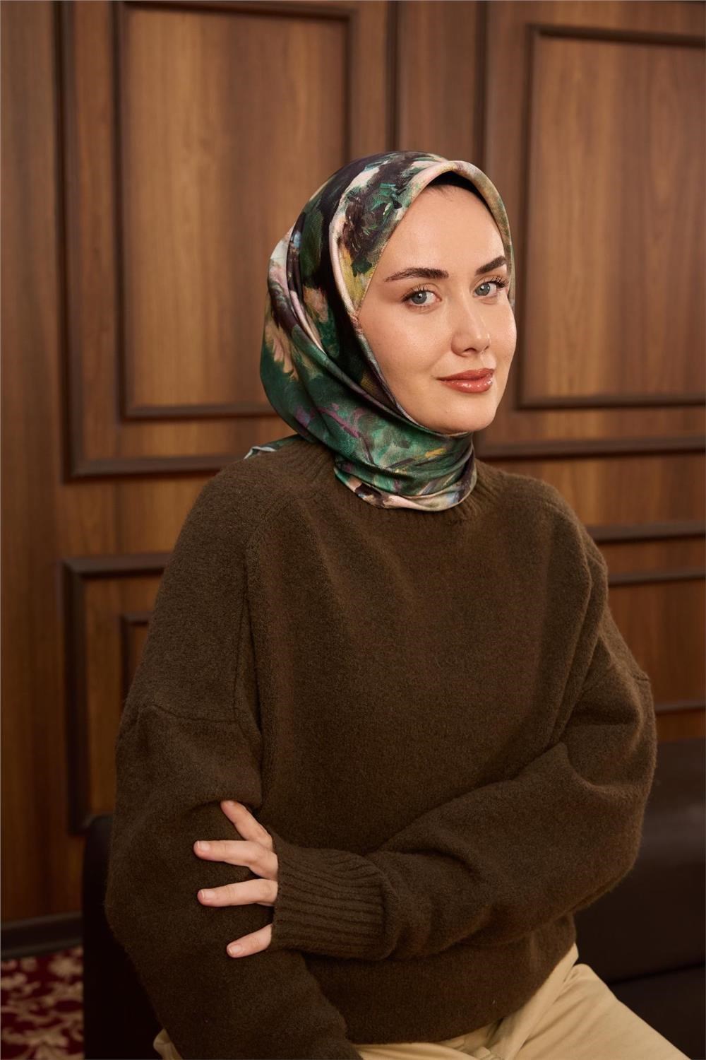 Twill İpek Eşarp Çağla-Koyu Yeşil Desenli Tok Duruşlu 90x90