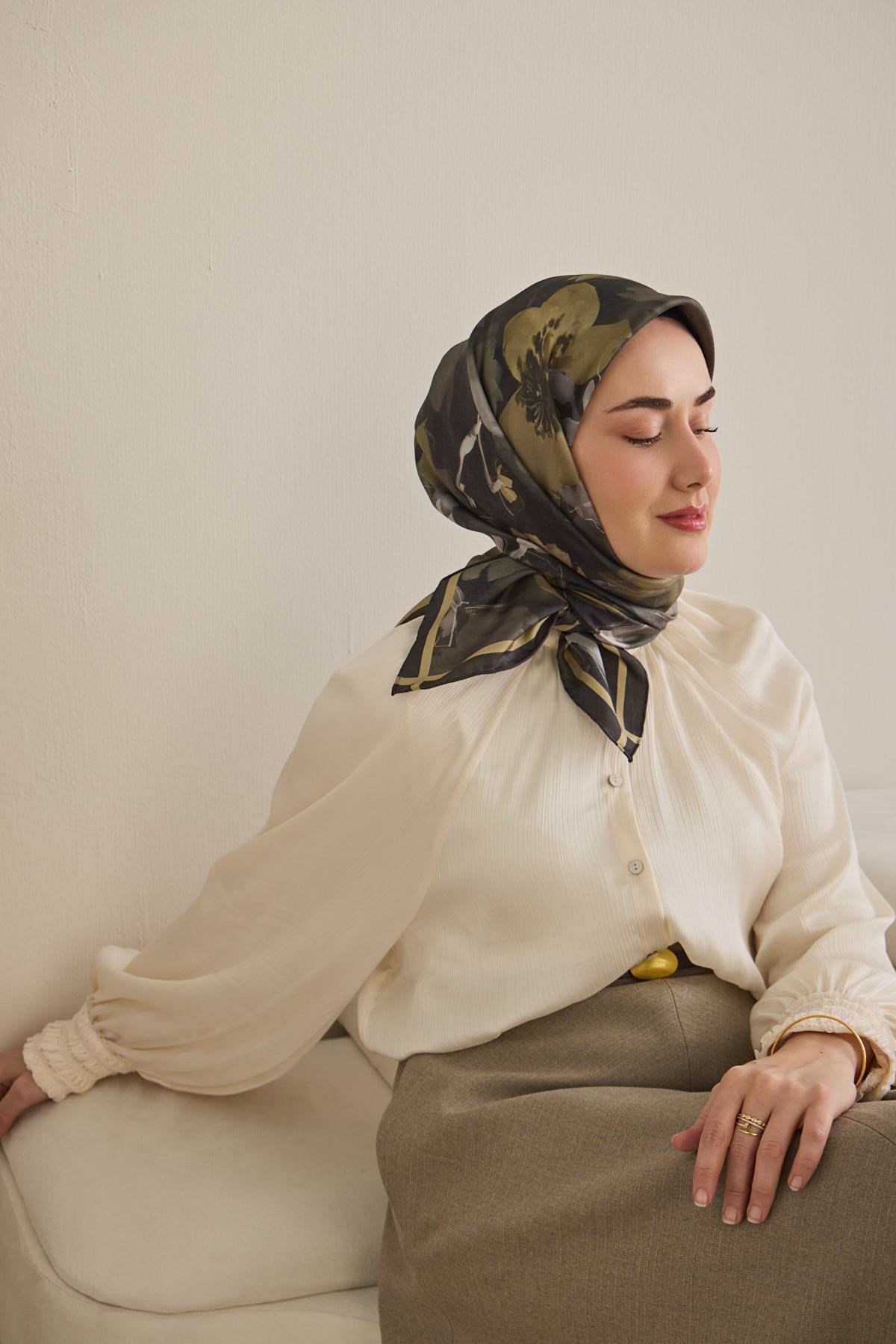 Twill İpek Eşarp Çiçek Desen Koyu Yeşil 90x90