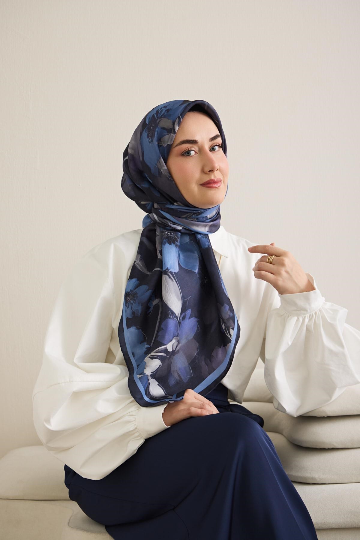 Twill İpek Eşarp Çiçek Desen Lacivert 90x90