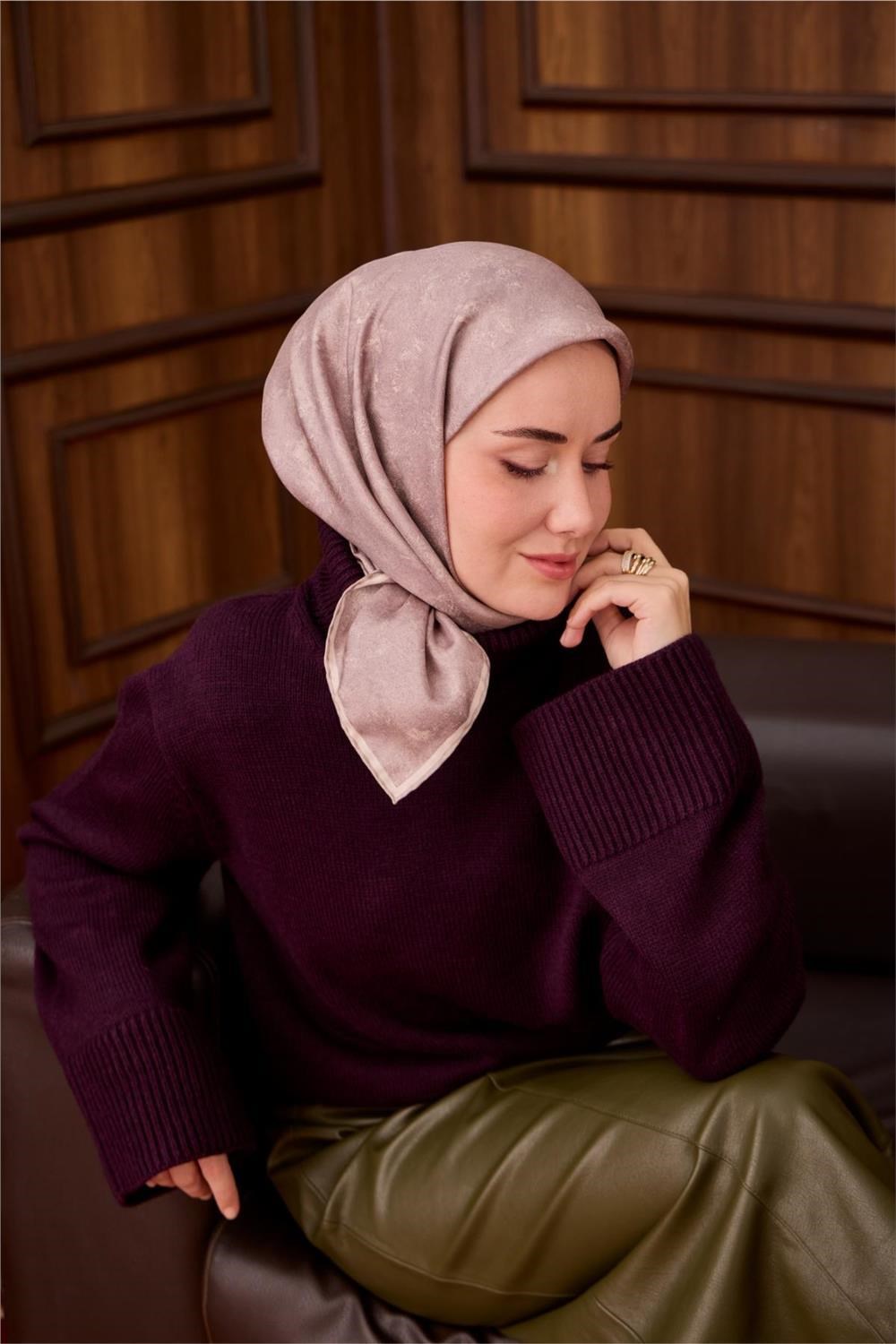 Twill İpek Eşarp Ekru–Soluk Gül Kurusu Desenli Tok Duruşlu 90x90