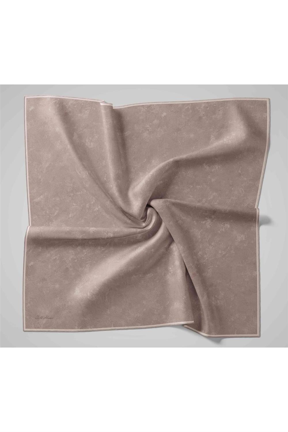 Twill İpek Eşarp Ekru–Soluk Gül Kurusu Desenli Tok Duruşlu 90x90
