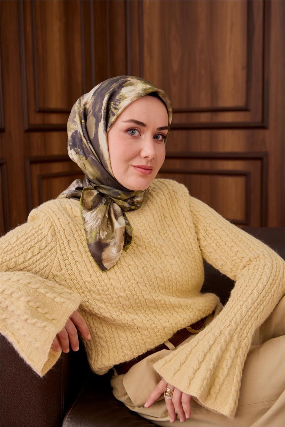 Twill İpek Eşarp Fıstık Yeşili-Koyu Yeşil Desenli Tok Duruşlu 90x90