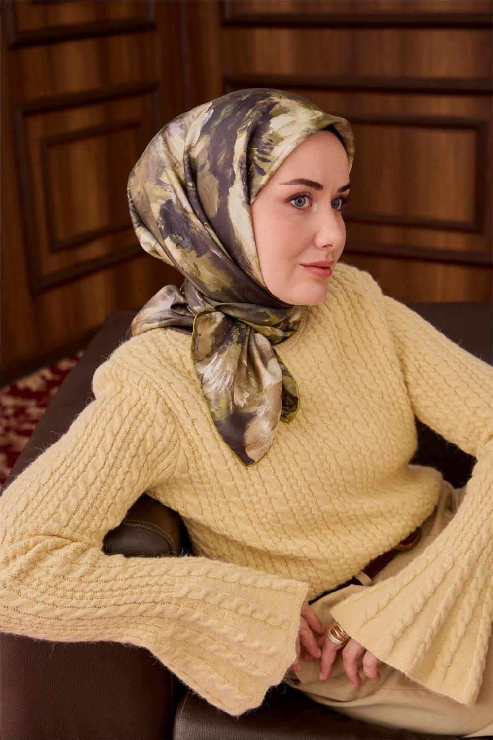 Twill İpek Eşarp Fıstık Yeşili-Koyu Yeşil Desenli Tok Duruşlu 90x90