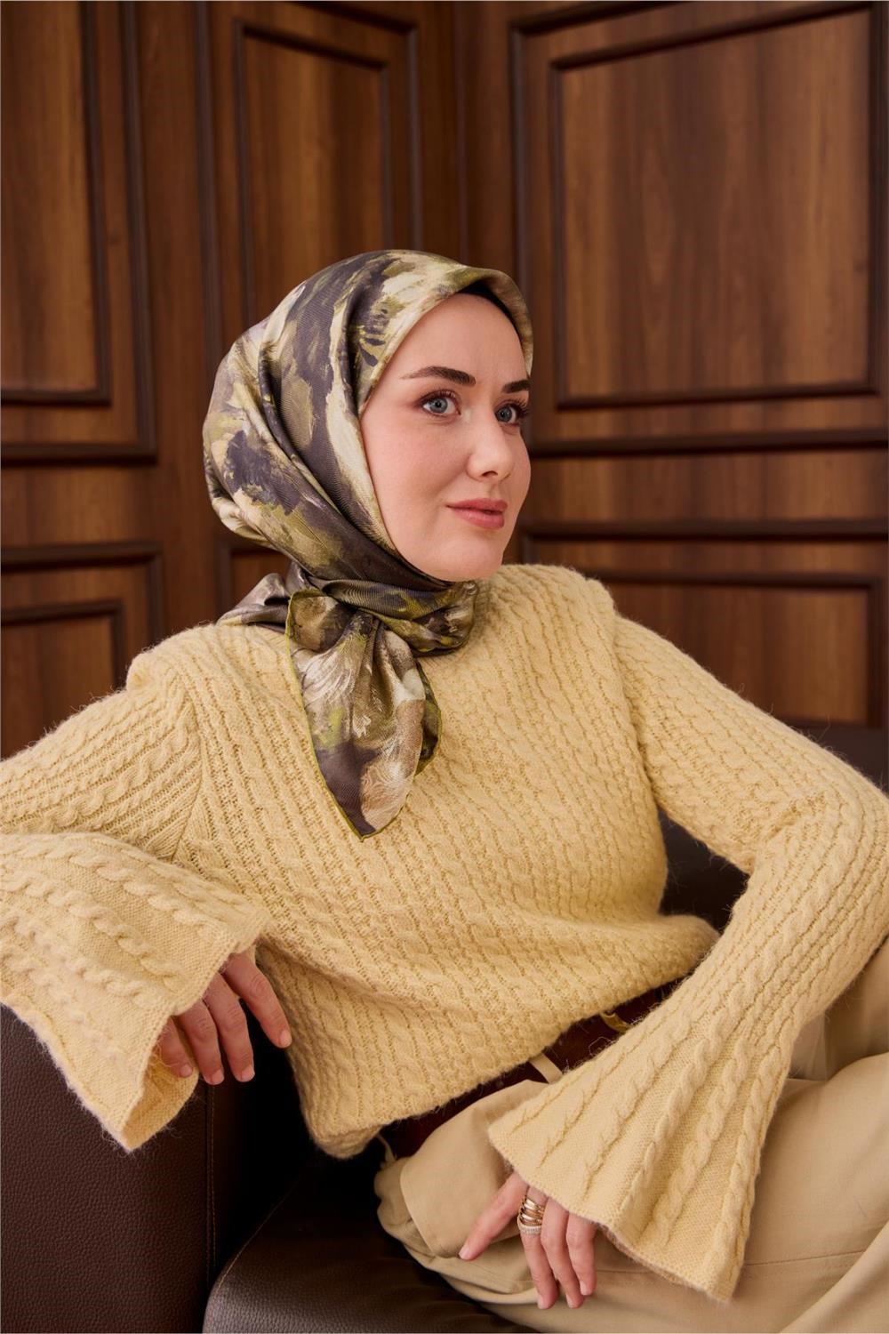 Twill İpek Eşarp Fıstık Yeşili-Koyu Yeşil Desenli Tok Duruşlu 90x90