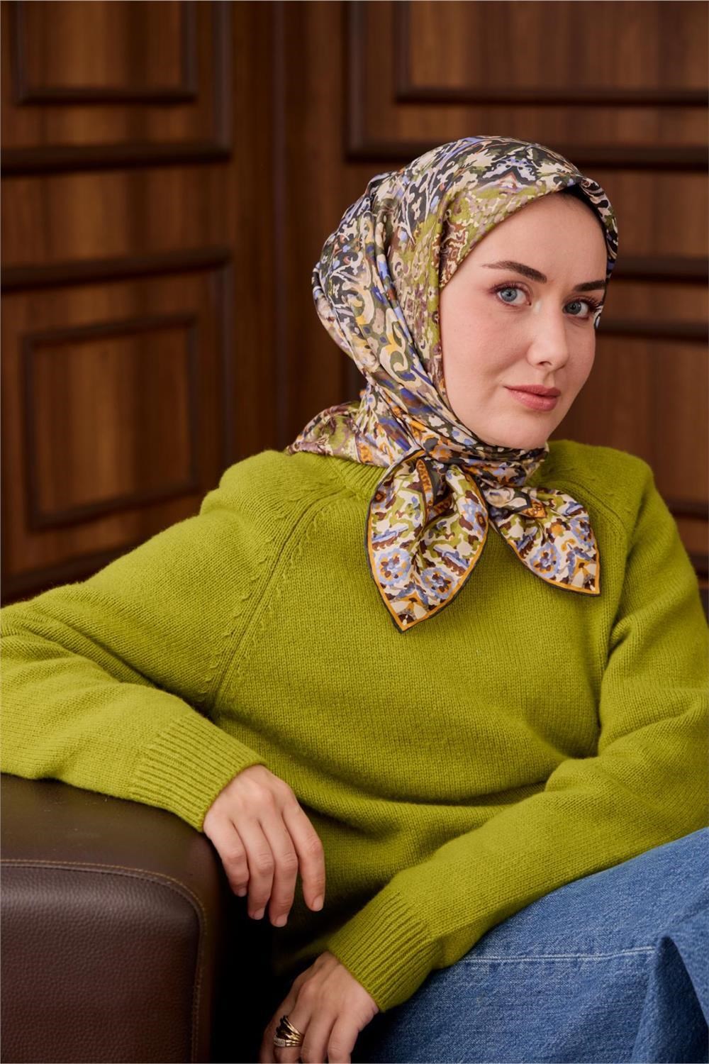 Twill İpek Eşarp Fıstık Yeşili–Turuncu Desenli Tok Duruşlu Kaymaz 90x90