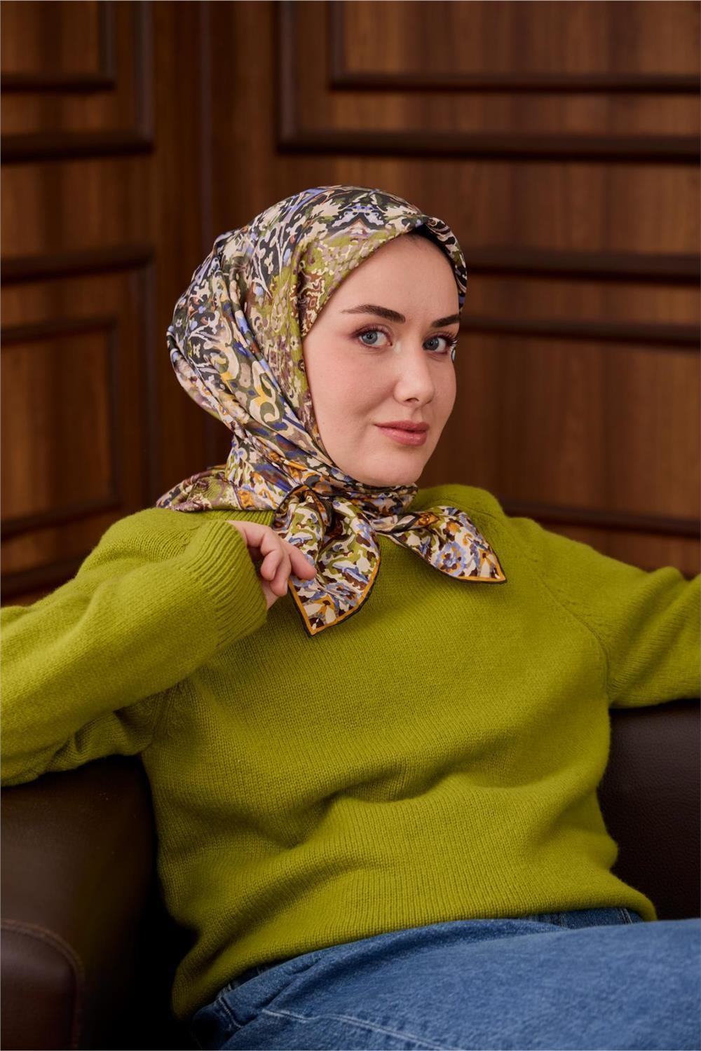 Twill İpek Eşarp Fıstık Yeşili–Turuncu Desenli Tok Duruşlu Kaymaz 90x90