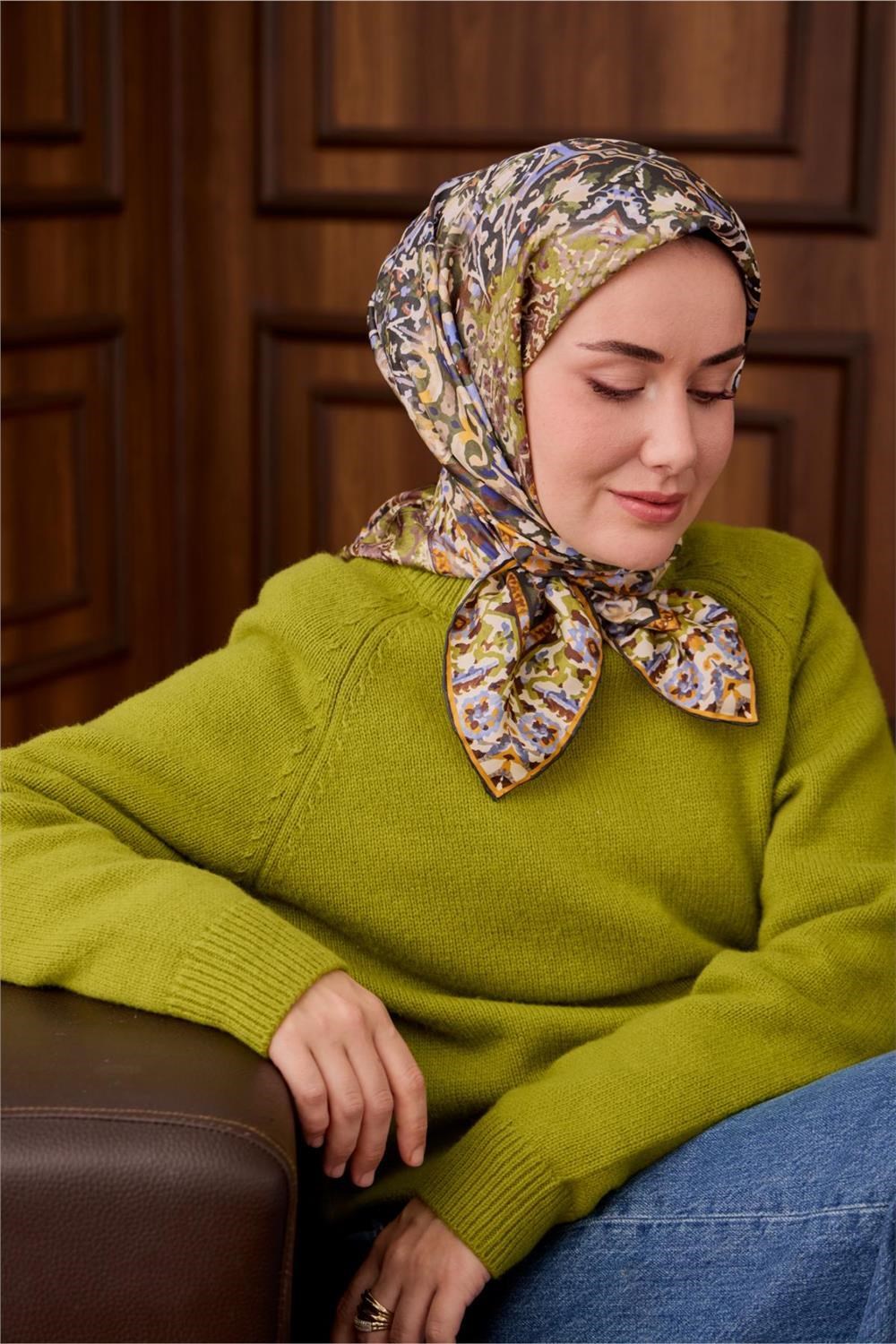 Twill İpek Eşarp Fıstık Yeşili–Turuncu Desenli Tok Duruşlu Kaymaz 90x90