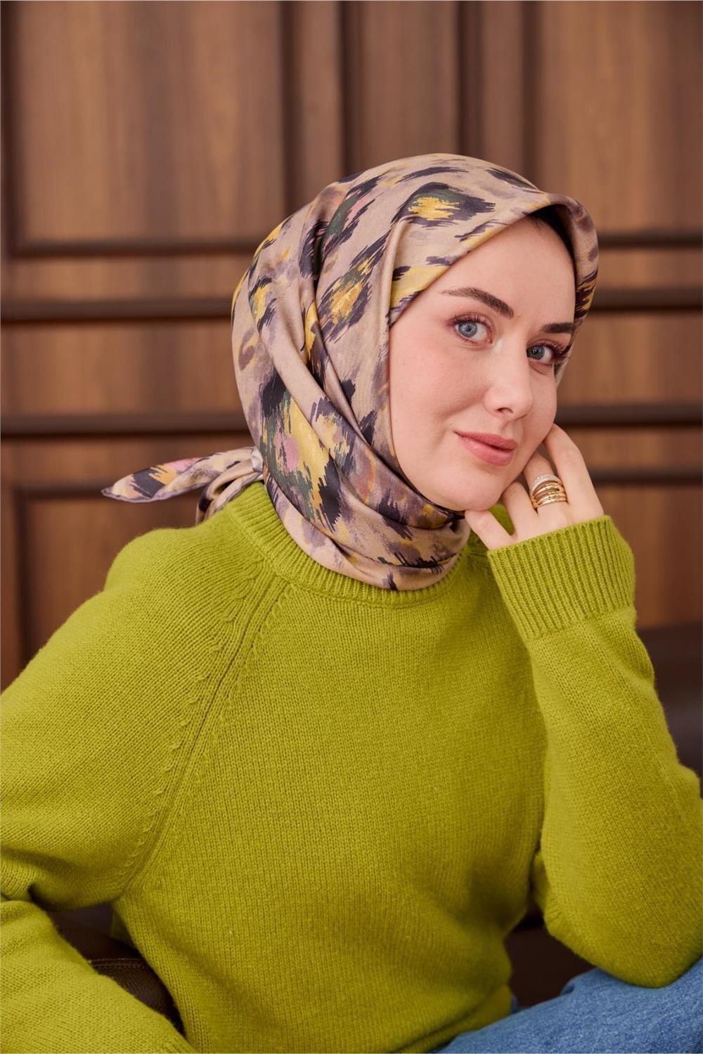 Twill İpek Eşarp Gri-Bej Desenli Tok Duruşlu 90x90