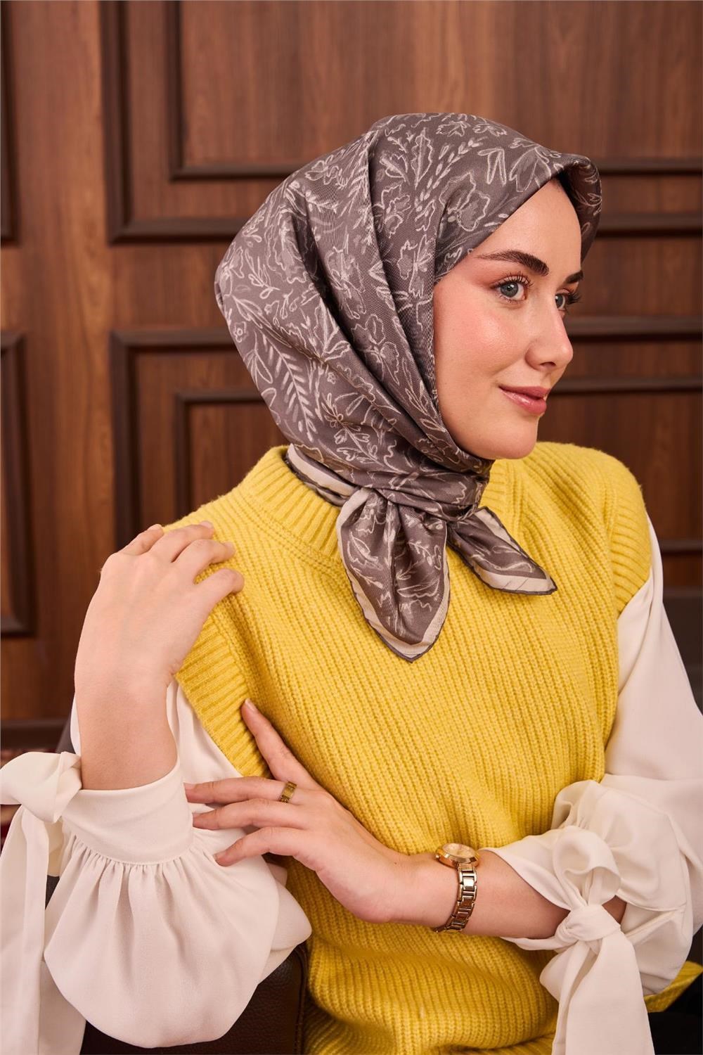 Twill İpek Eşarp Gri-Gümüş Çiçek Desenli Tok Duruşlu Kaymaz 90x90