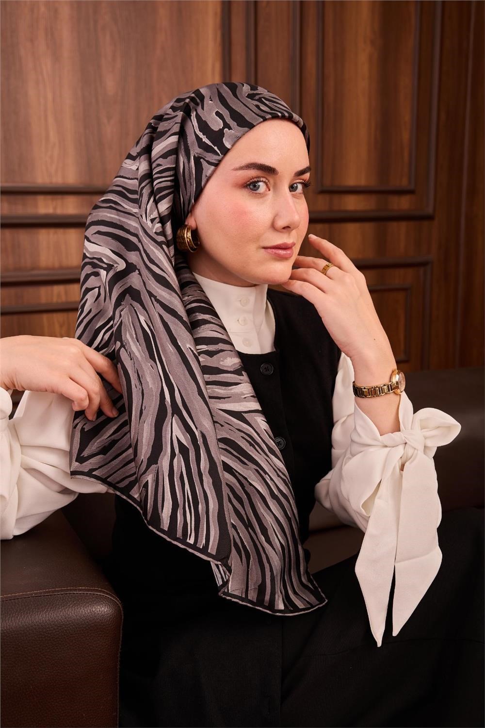 Twill İpek Eşarp Gri Siyah Gümüş Dalga Desenli Tok Duruşlu 90x90