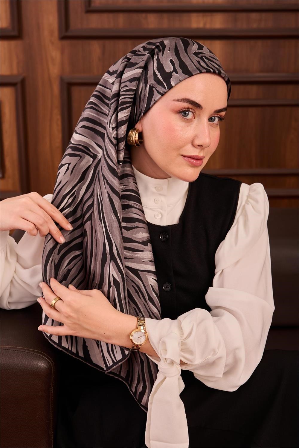 Twill İpek Eşarp Gri Siyah Gümüş Dalga Desenli Tok Duruşlu 90x90